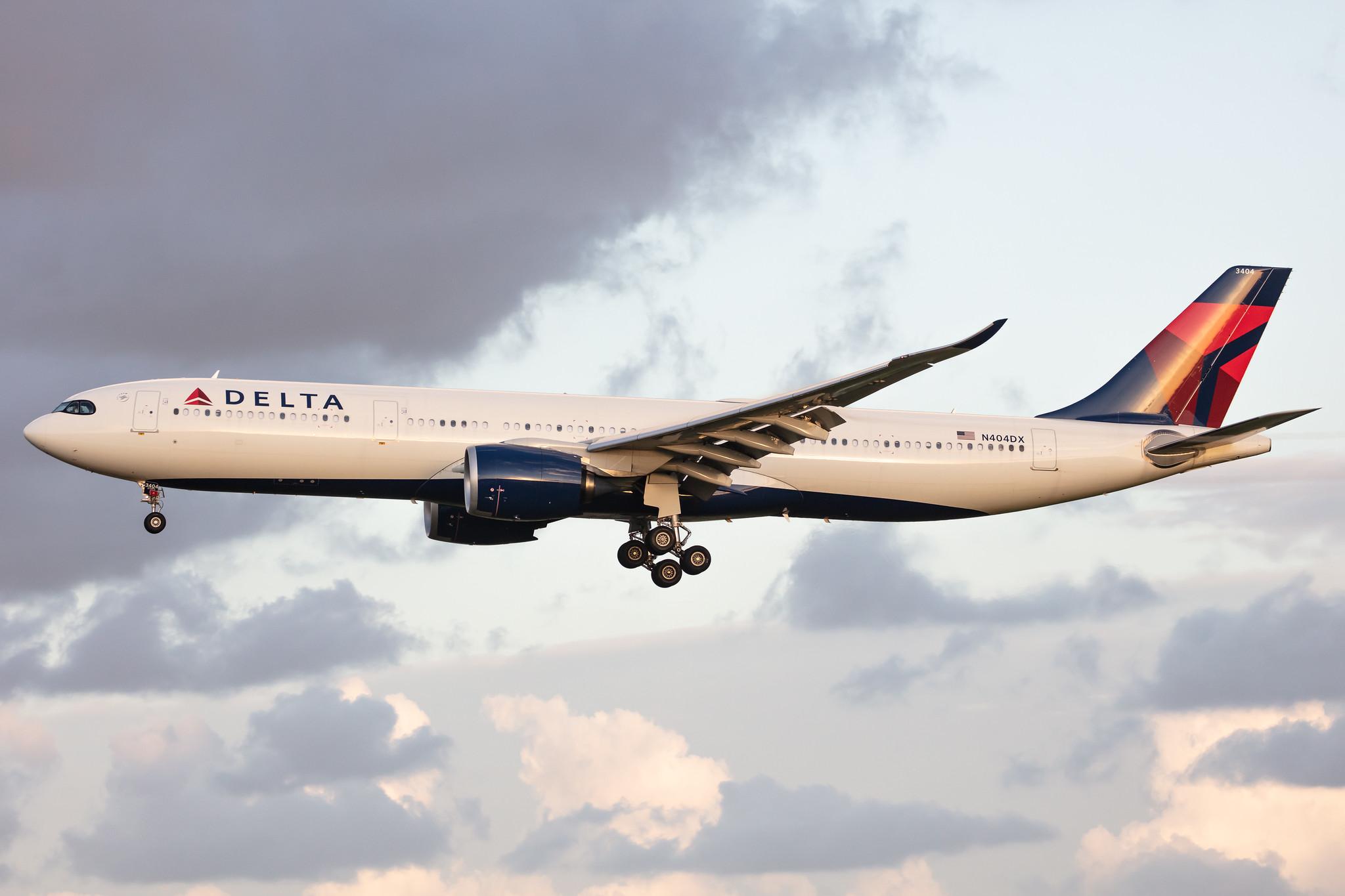 Amsterdam Airport Schiphol: Delta Air Lines (DL / DAL) |  Airbus A330-941 A339 | N404DX | MSN 1935