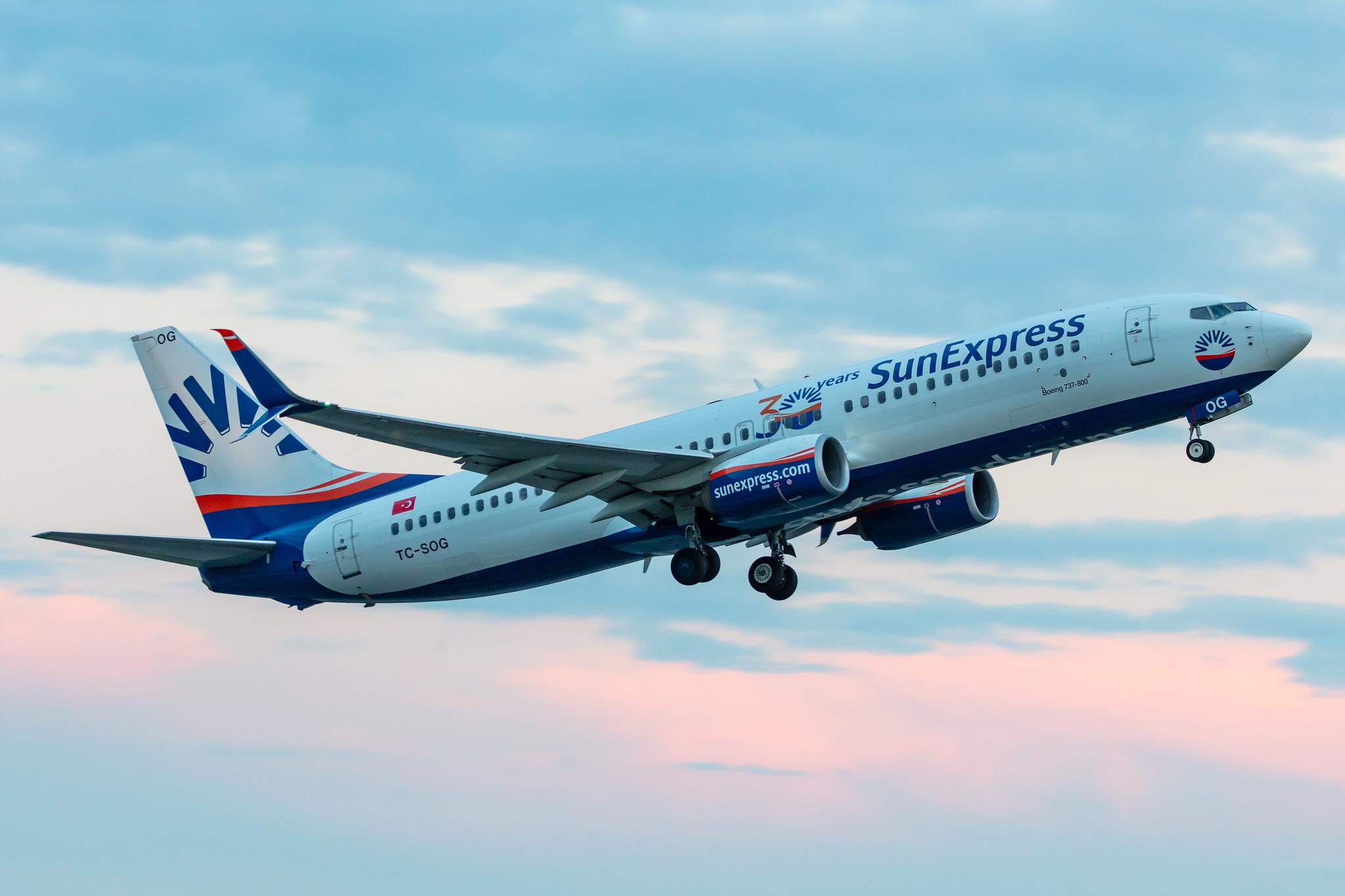 Hamburg Airport: SunExpress (XQ / SXS) |  Boeing 737-8HC B738 | TC-SOG | MSN 61179