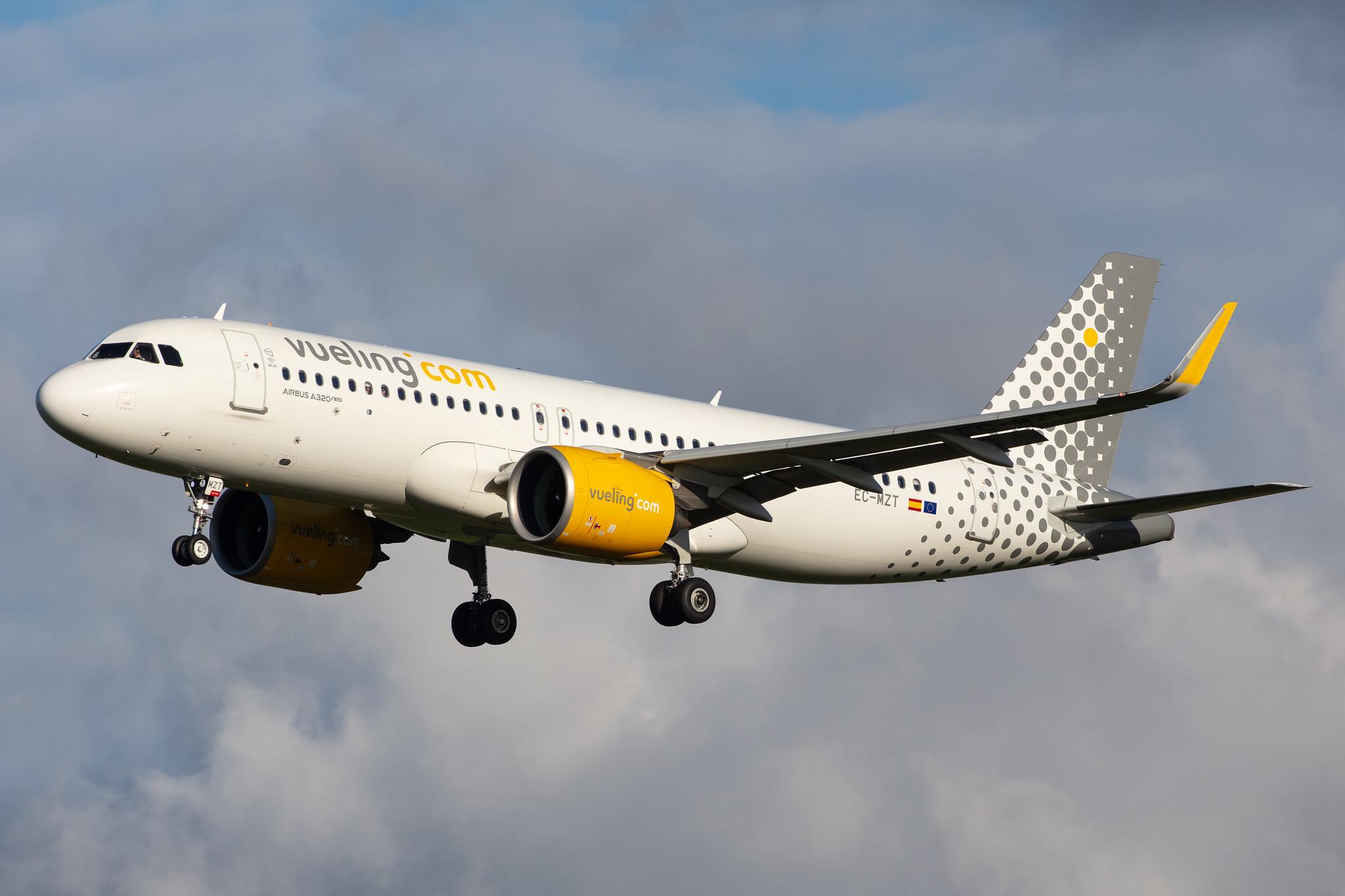 Amsterdam Airport Schiphol: Vueling (VY / VLG) |  Airbus A320-271N A20N | EC-MZT | MSN 8181