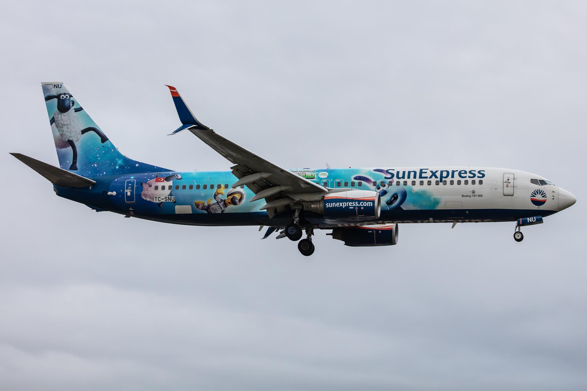 Hamburg Airport: SunExpress (XQ / SXS) |  Livery: Shaun das Schaf - UFO-Alarm Livery |  Boeing 737-8HC B738 | TC-SNU | MSN 40756