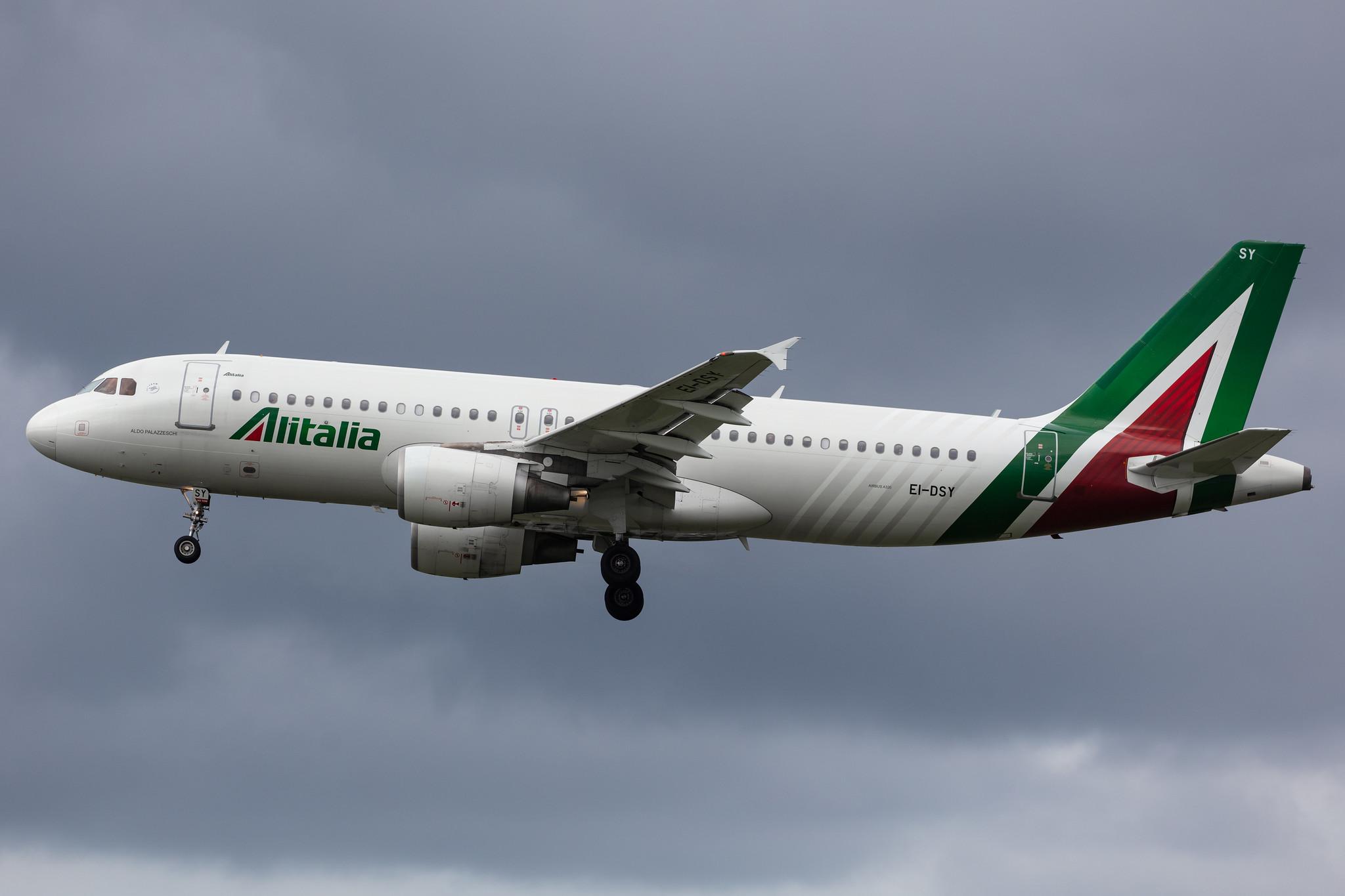 Amsterdam Airport Schiphol: Alitalia (AZ / AZA) |  Airbus A320-216 A320 | EI-DSY | MSN 3666