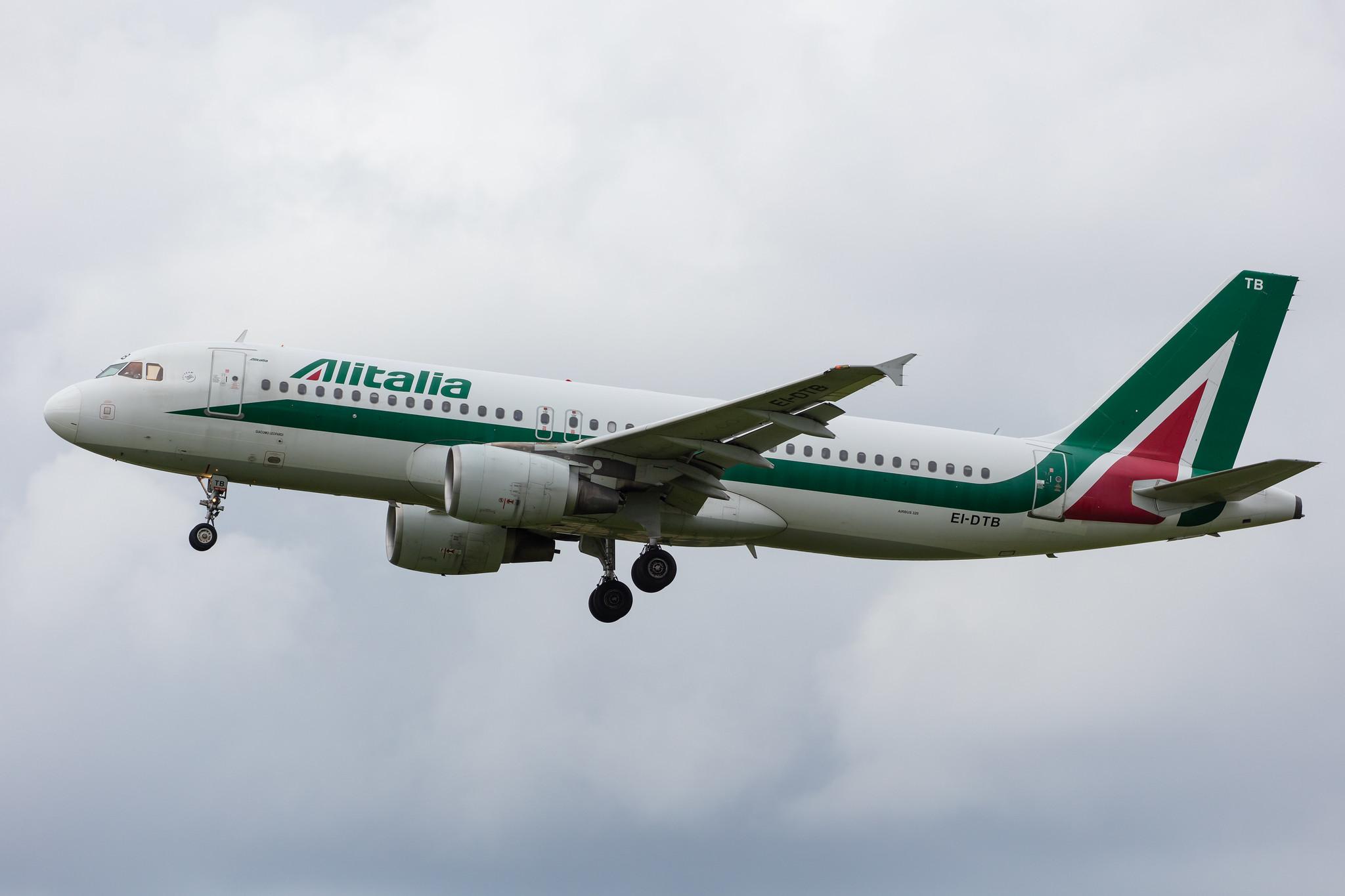 Amsterdam Airport Schiphol: Alitalia (AZ / AZA) |  Airbus A320-216 A320 | EI-DTB | MSN 3815
