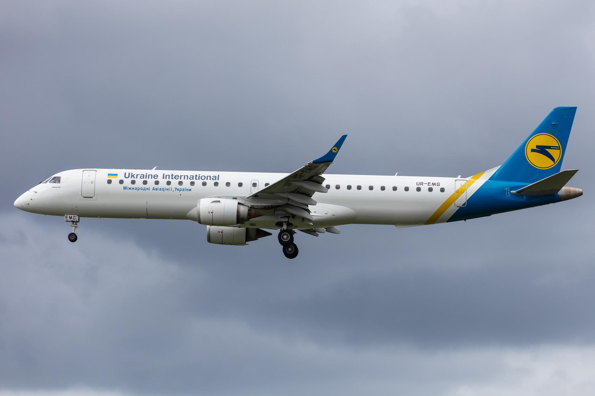 Amsterdam Airport Schiphol: Ukraine International Airlines (PS / AUI) | Operator: Ukraine Int. Airlines |  Embraer E195AR E195 | UR-EMG | MSN 19000088