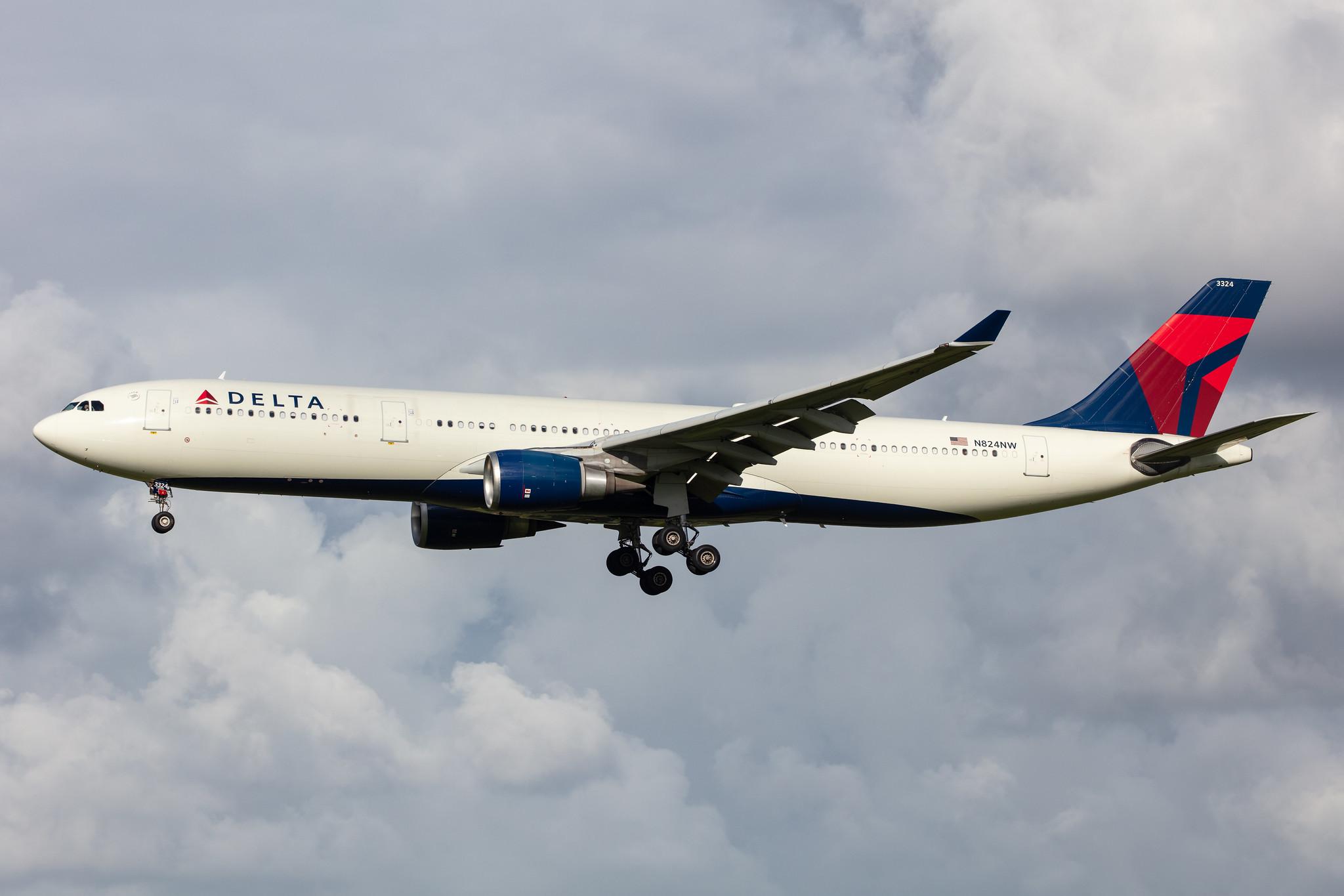 Amsterdam Airport Schiphol: Delta Air Lines (DL / DAL) |  Airbus A330-302 A333 | N824NW | MSN 1637