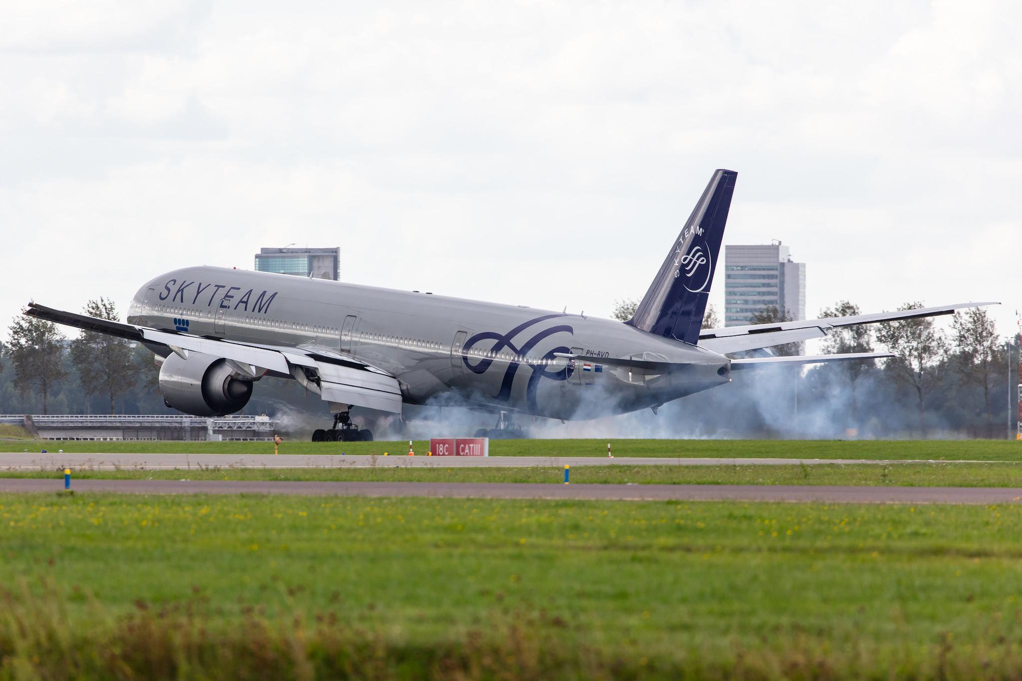 Amsterdam Airport Schiphol: KLM (KL / KLM) |  Livery: SkyTeam Livery |  Boeing 777-306(ER) B77W | PH-BVD | MSN 35979
