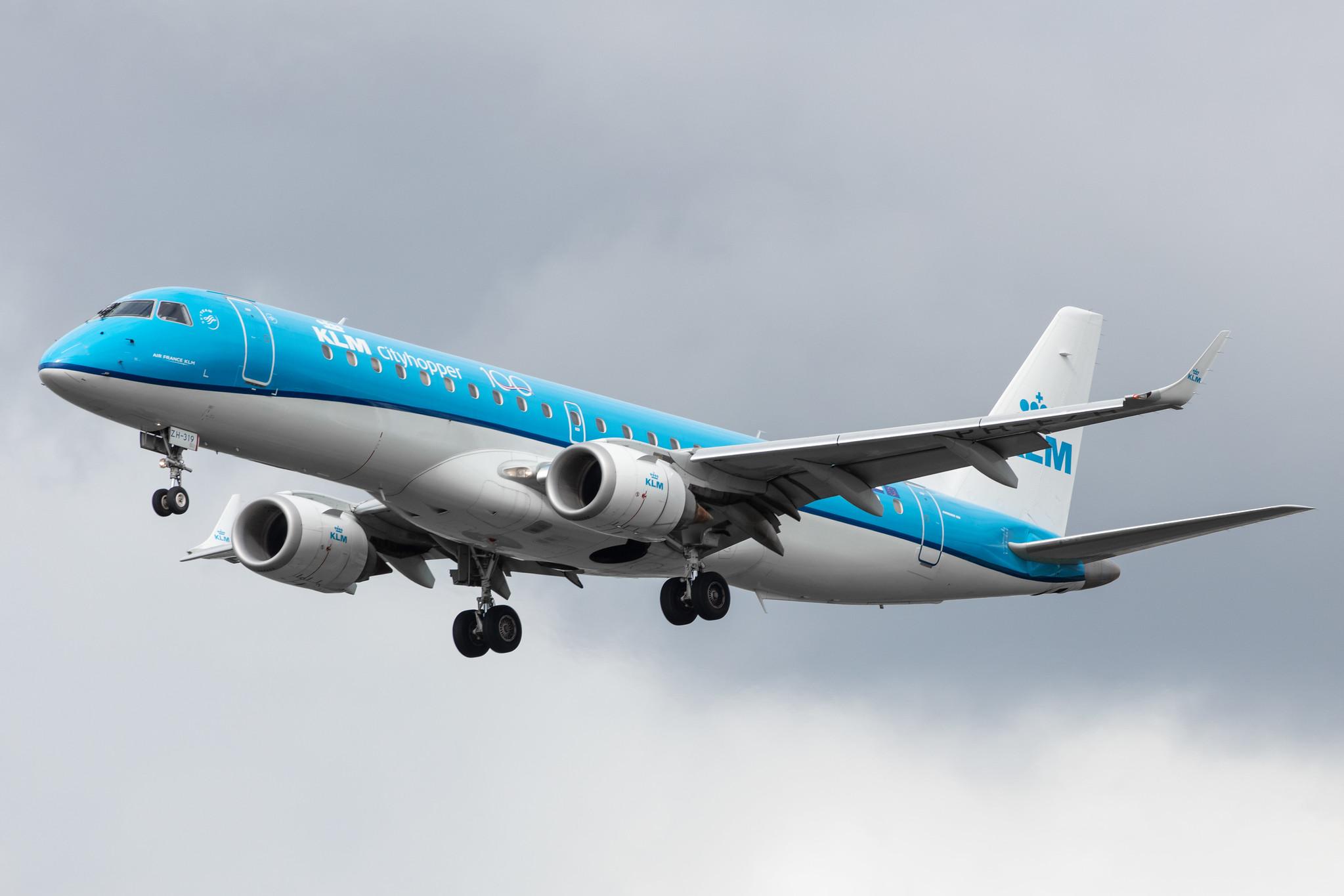 Amsterdam Airport Schiphol: KLM (KL / KLM) | Operator: KLM Cityhopper |  Embraer E190STD E190 | PH-EZH | MSN 19000319