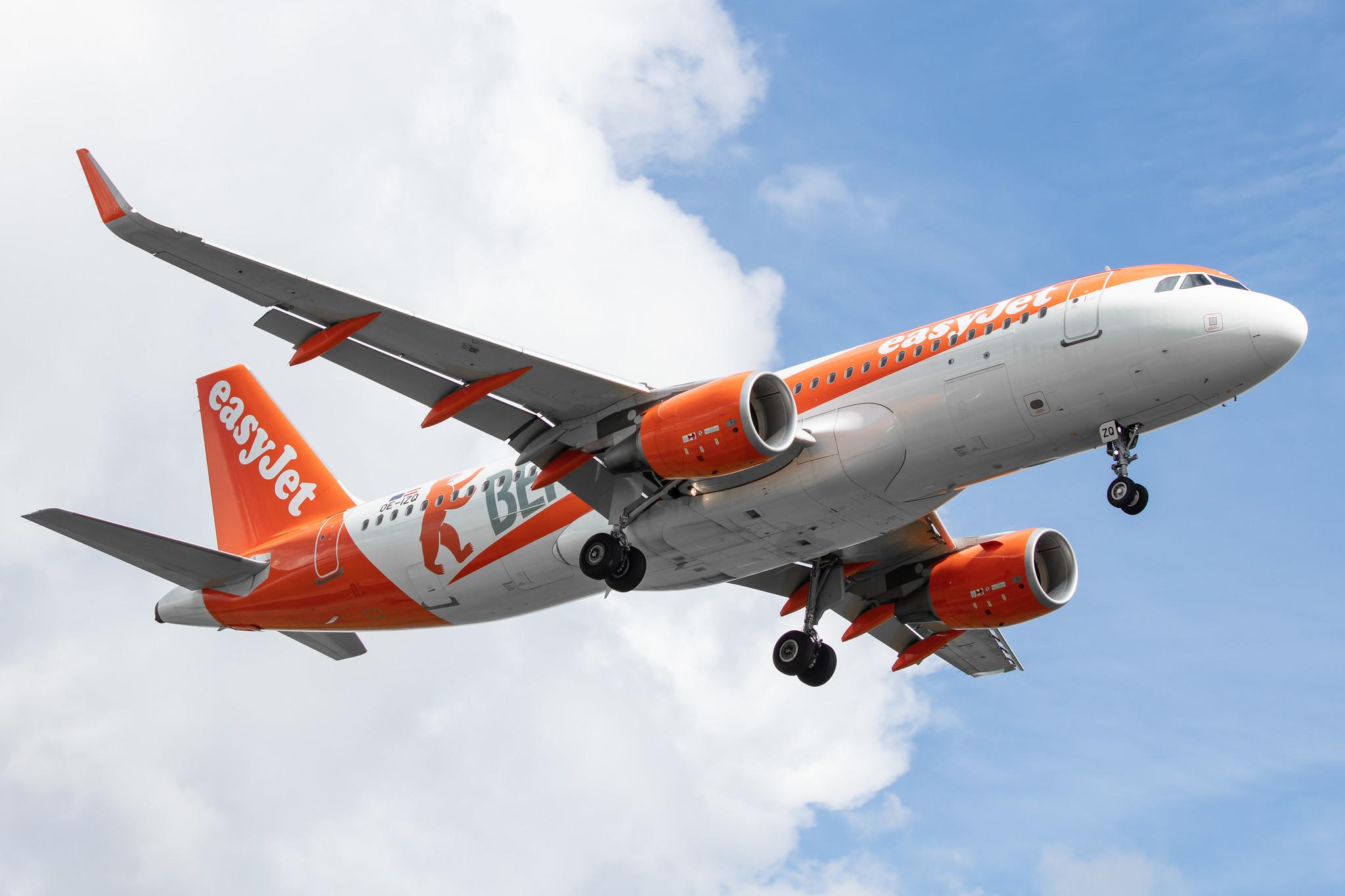 Amsterdam Airport Schiphol: easyJet (U2 / EZY) |  Livery: Berlin Livery | Operator: easyJet Europe |  Airbus A320-214 A320 | OE-IZQ | MSN 6877