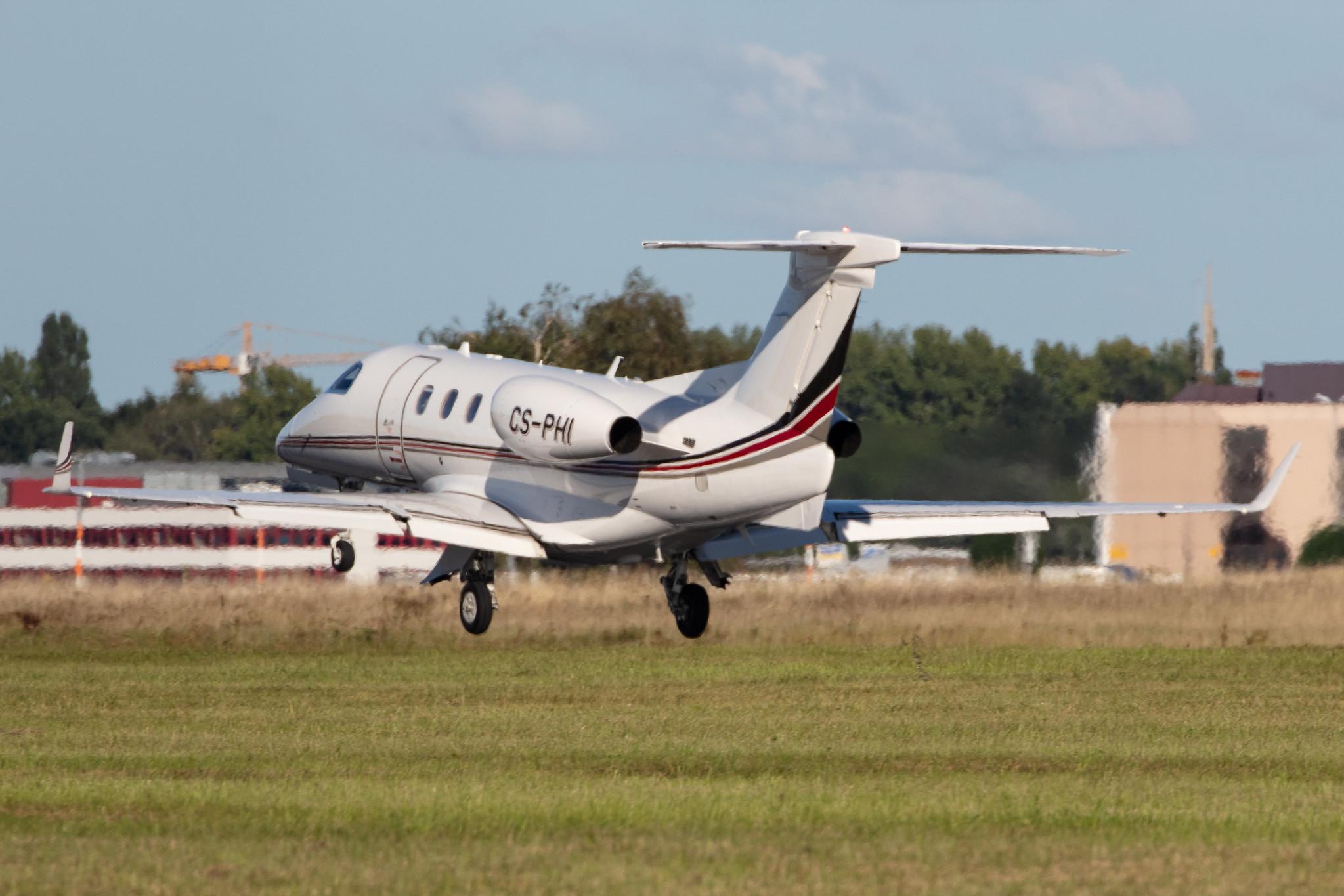 Hamburg Airport: Netjets Europe (/ NJE) | Operator: NetJets |  Embraer Phenom 300 E55P | CS-PHI | MSN 50500332