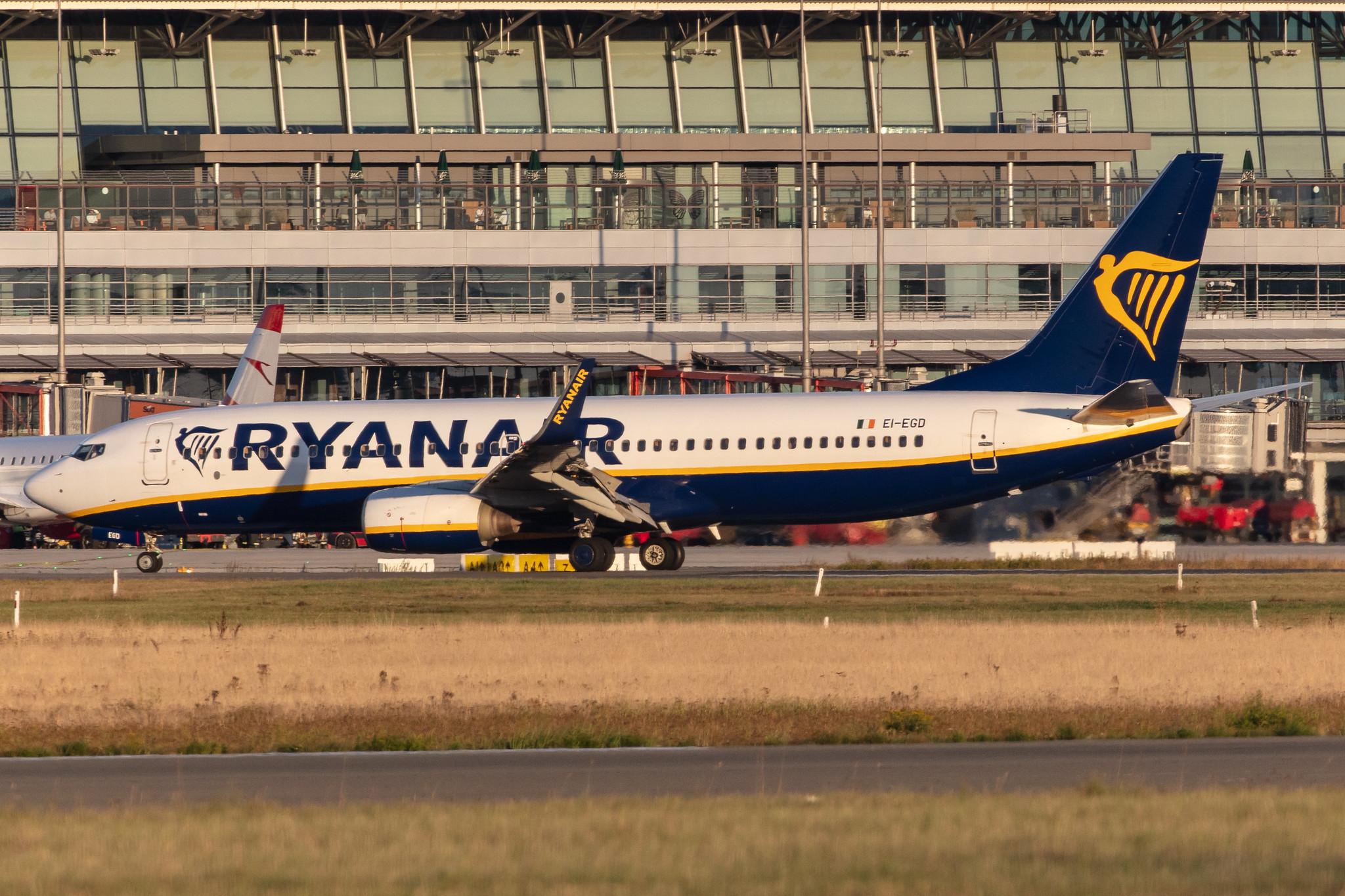 Hamburg Airport: Ryanair (FR / RYR) |  Boeing 737-8AS B738 | EI-EGD | MSN 34981