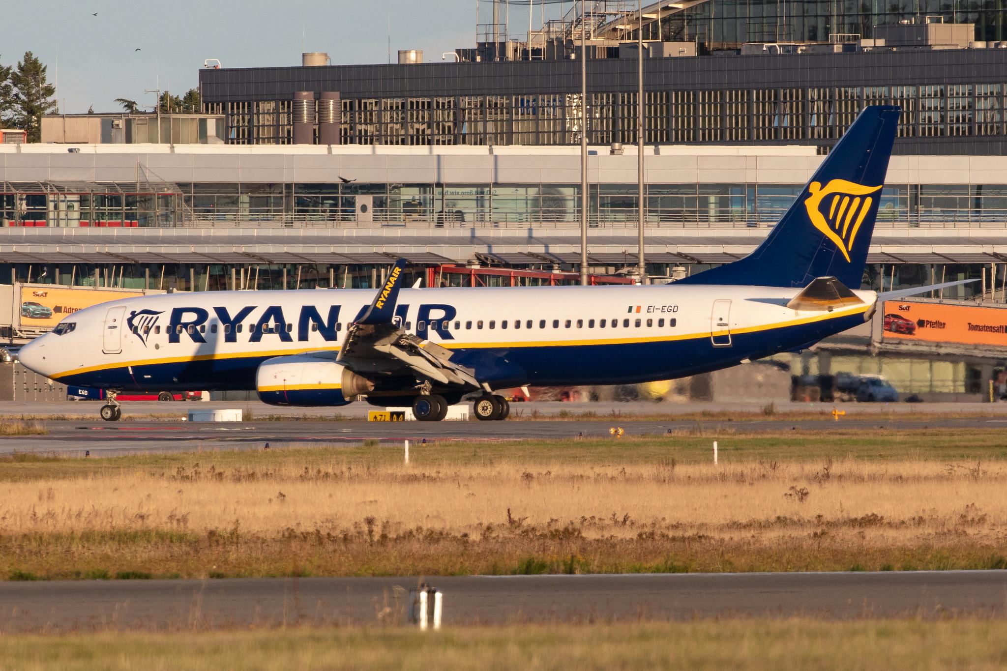 Hamburg Airport: Ryanair (FR / RYR) |  Boeing 737-8AS B738 | EI-EGD | MSN 34981