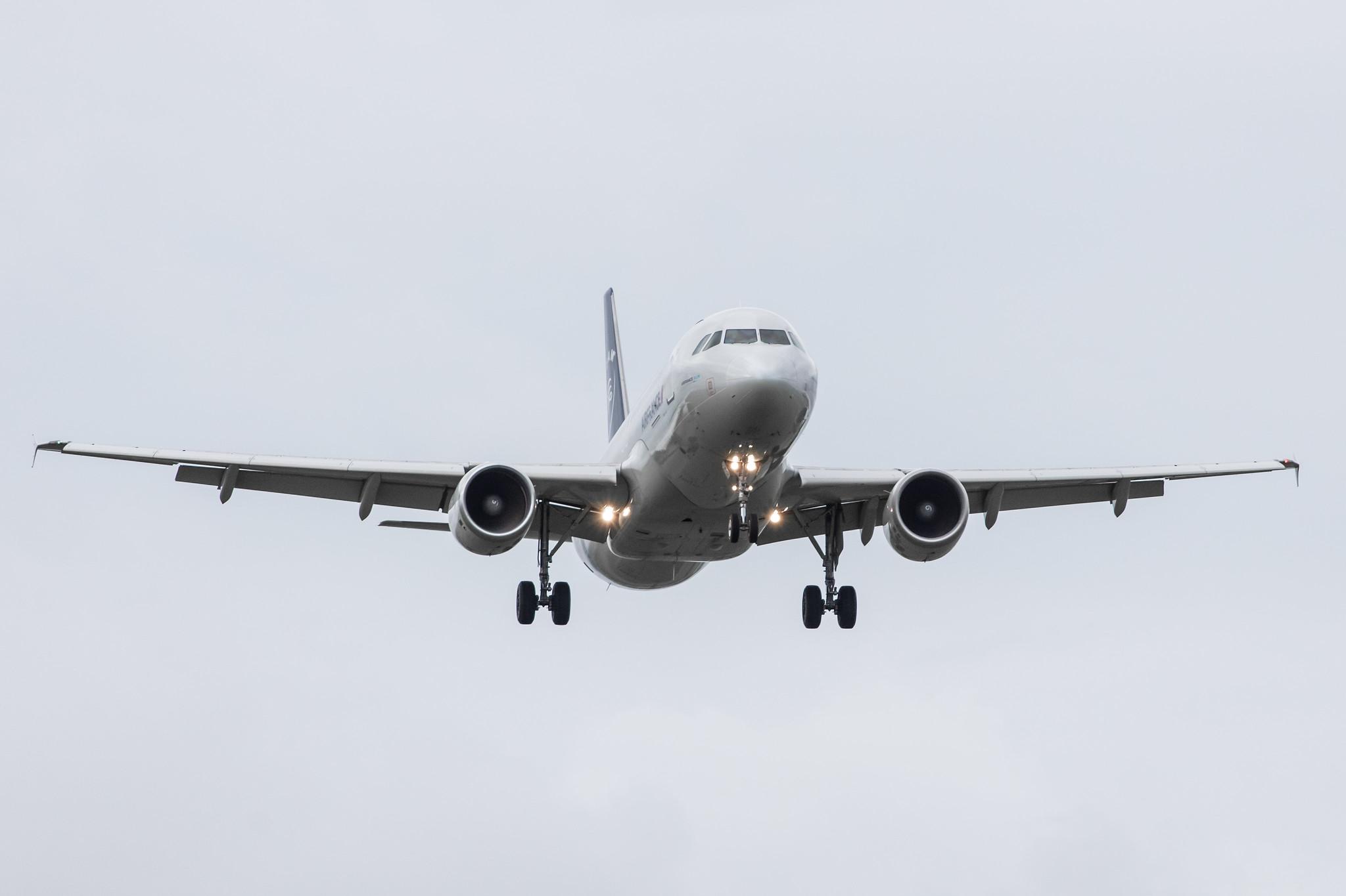 Amsterdam Airport Schiphol: Air France (AF / AFR) |  Livery: SkyTeam Livery |  Airbus A320-214 A320 | F-GKXS | MSN 3825