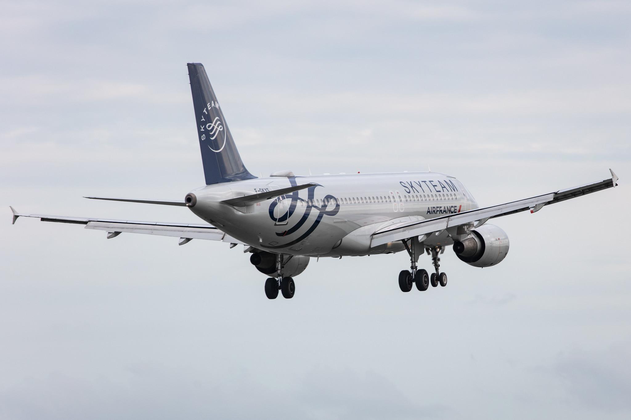 Amsterdam Airport Schiphol: Air France (AF / AFR) |  Livery: SkyTeam Livery |  Airbus A320-214 A320 | F-GKXS | MSN 3825