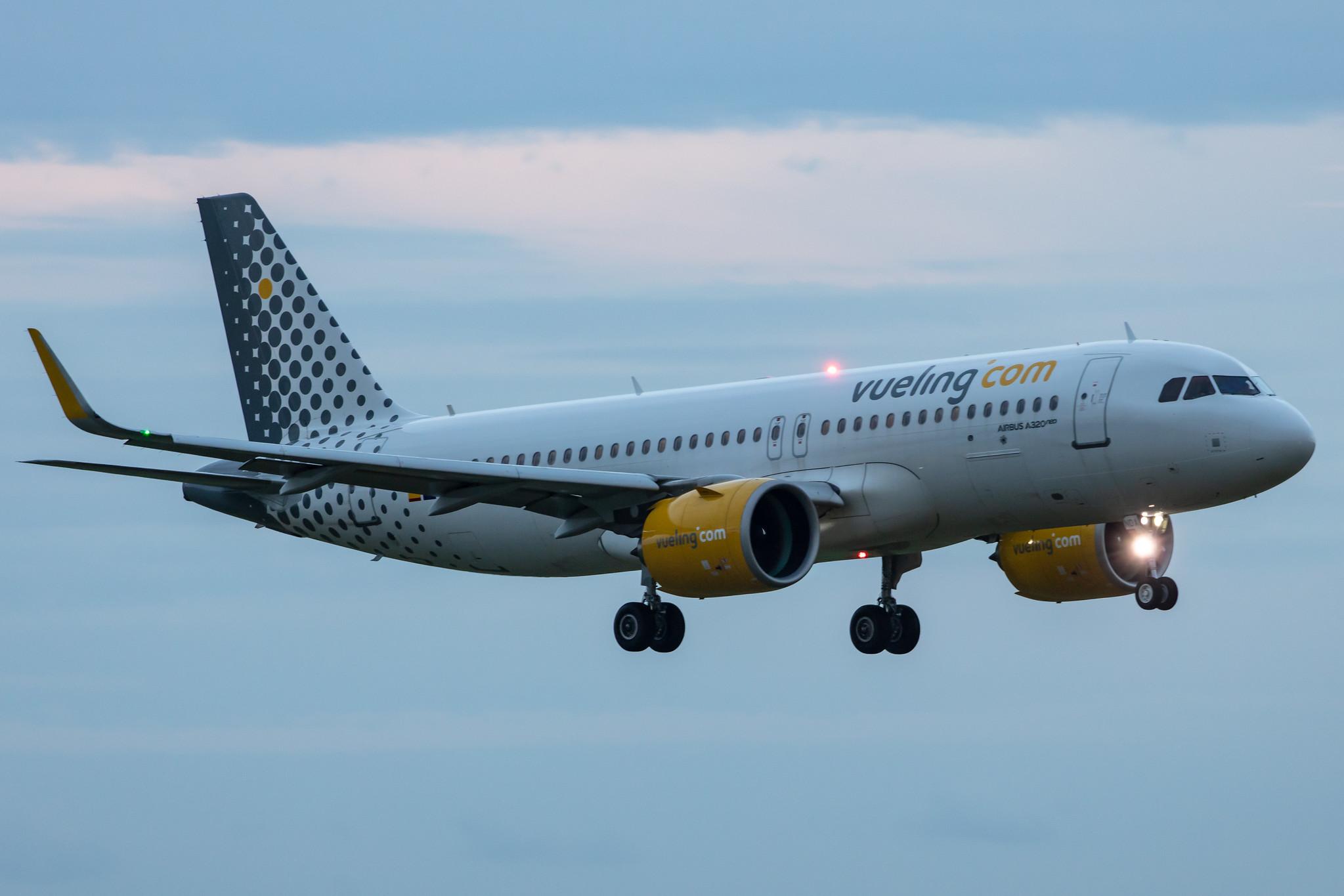 Amsterdam Airport Schiphol: Vueling (VY / VLG) |  Airbus A320-271N A20N | EC-NDA | MSN 8843