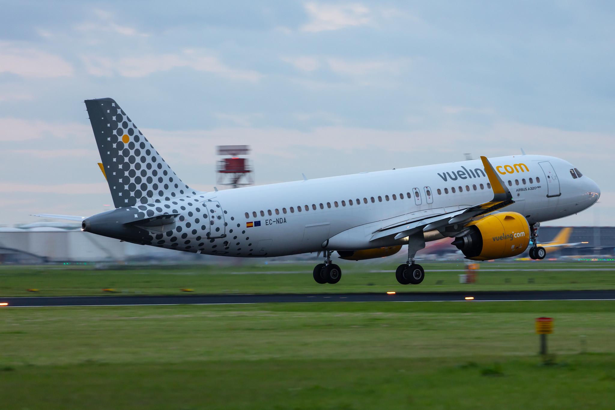 Amsterdam Airport Schiphol: Vueling (VY / VLG) |  Airbus A320-271N A20N | EC-NDA | MSN 8843