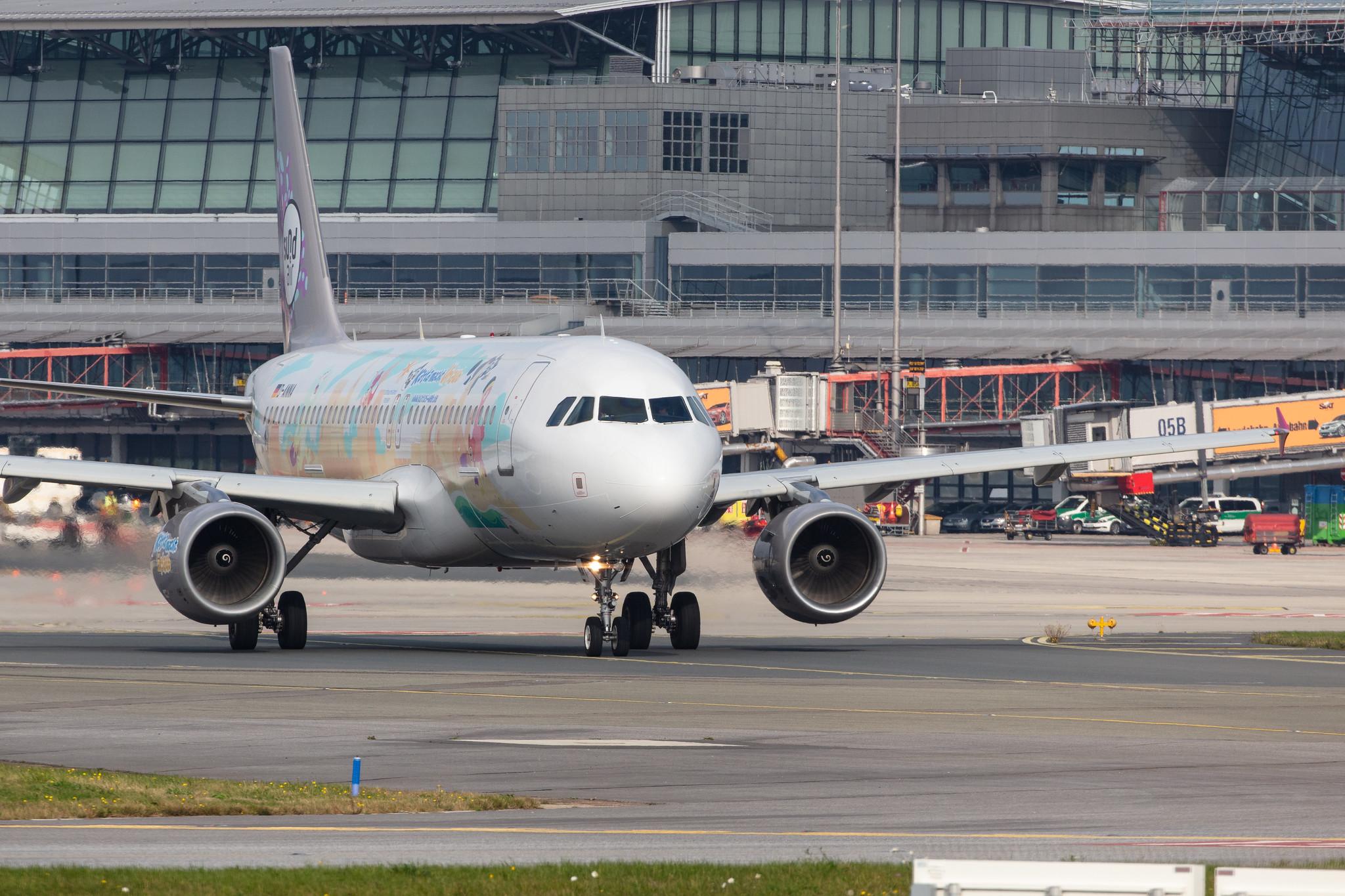 Hamburg Airport: Sundair (SR / SDR) |  Livery: Katta macht Urlaub Livery |  Airbus A320-214 A320 | D-ANNA | MSN 3289