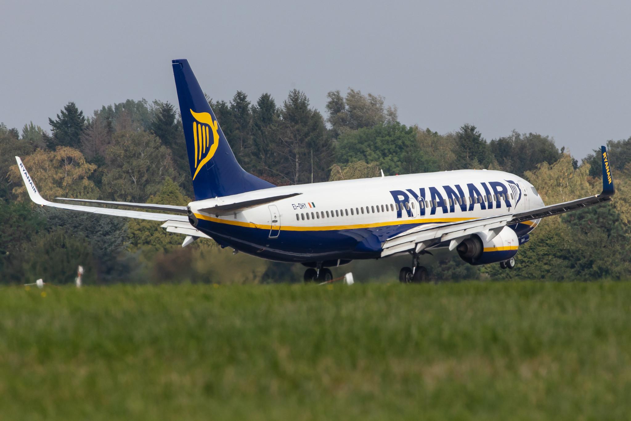 Hamburg Airport: Ryanair (FR / RYR) |  Boeing 737-8AS B738 | EI-DHY | MSN 33824