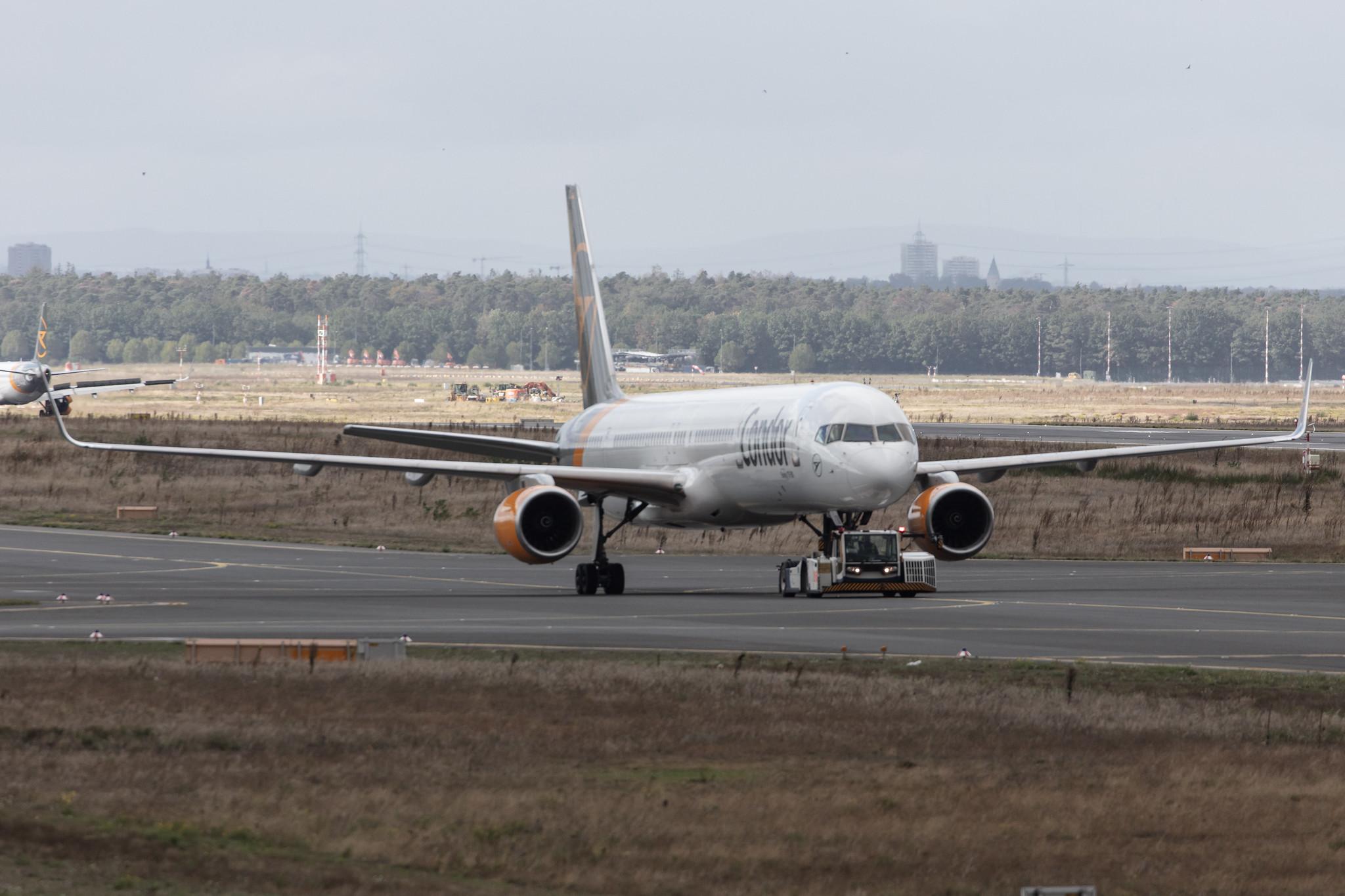 Frankfurt Airport: Condor (DE / CFG) |  Boeing 757-330 B753 | D-ABOK | MSN 29020