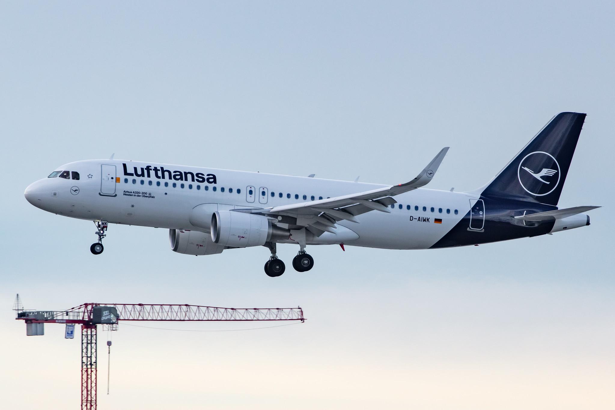 Frankfurt Airport: Lufthansa (LH / DLH) |  Airbus A320-214 A320 | D-AIWK | MSN 9058
