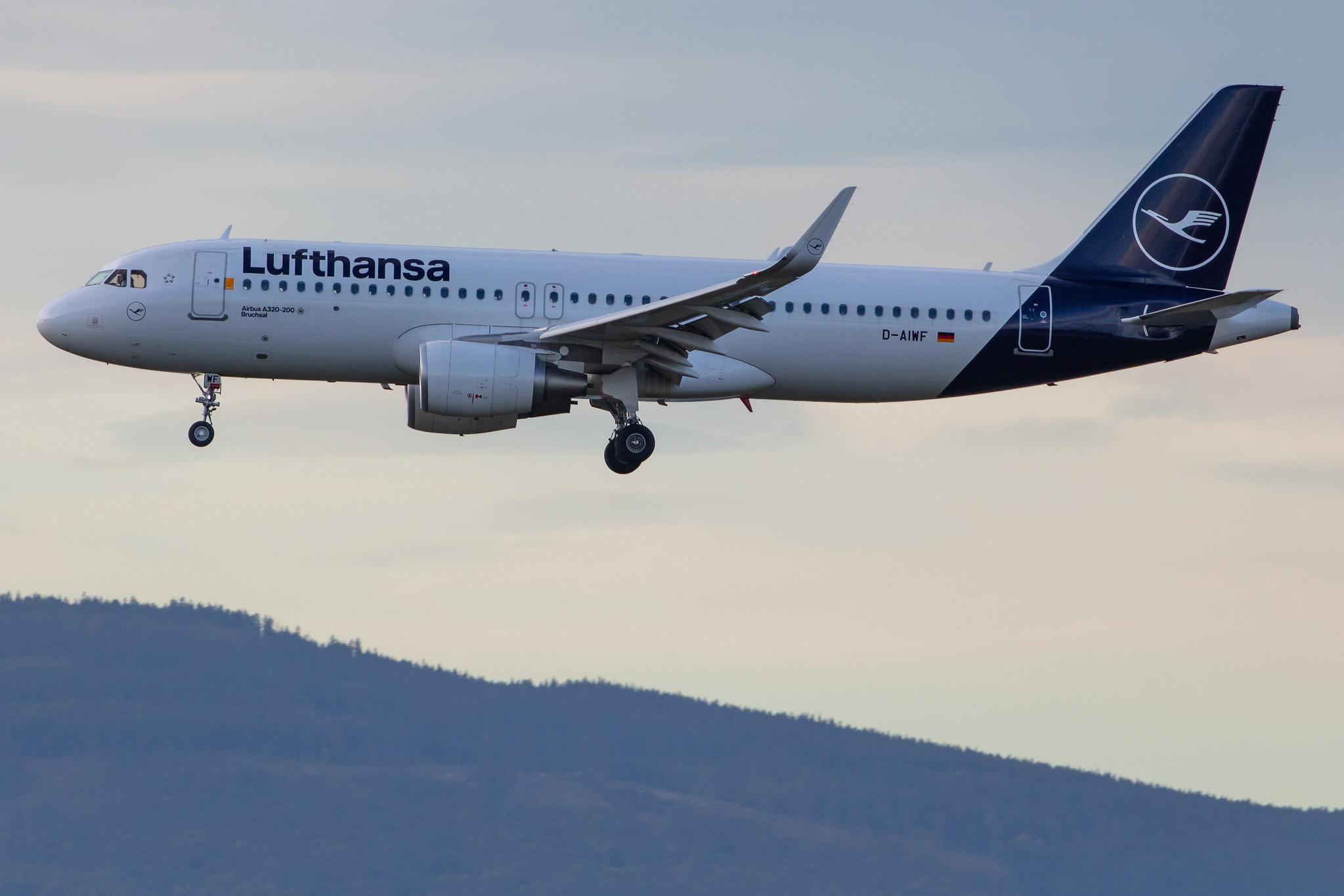 Frankfurt Airport: Lufthansa (LH / DLH) |  Airbus A320-214 A320 | D-AIWF | MSN 8853