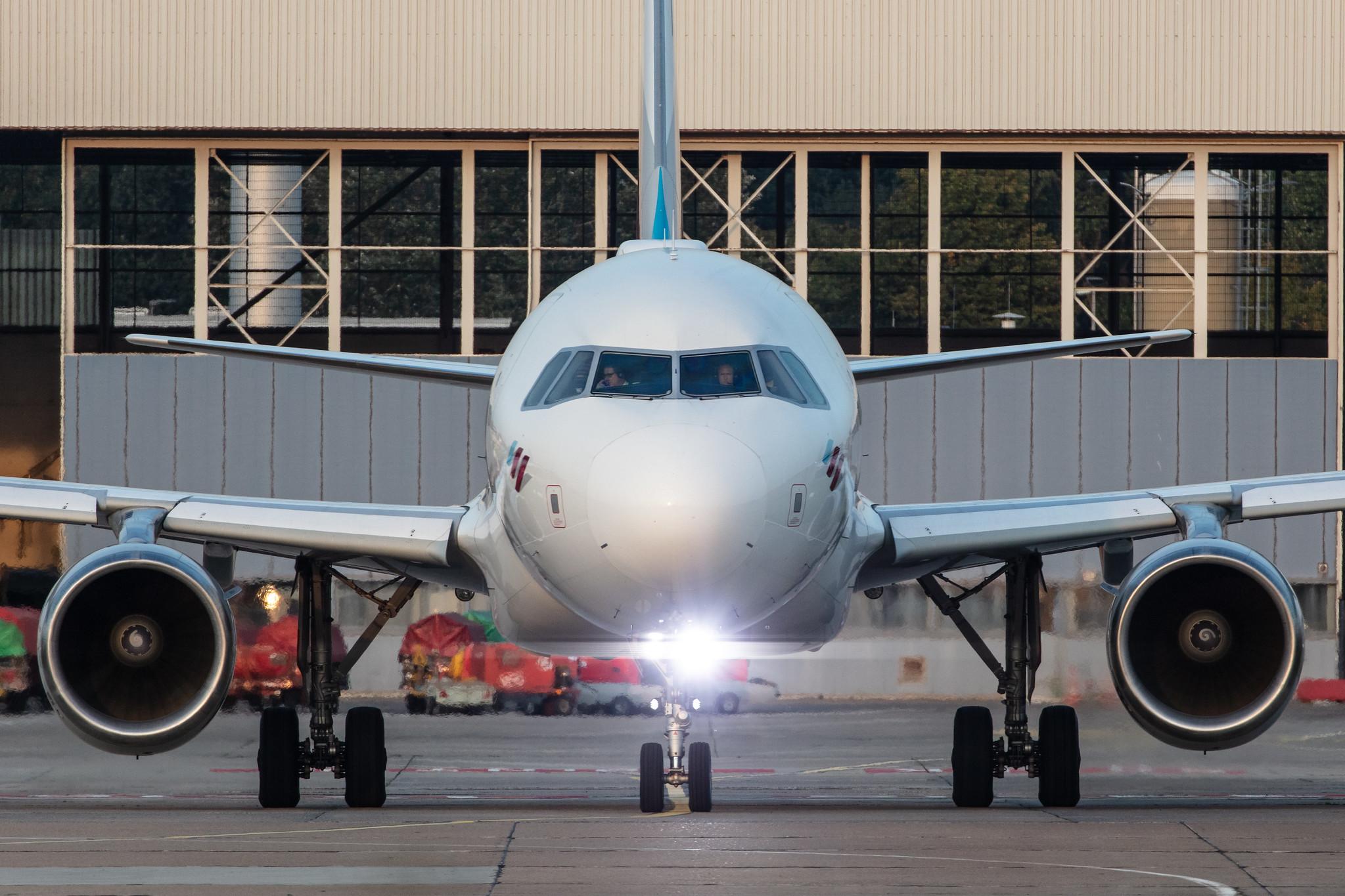 Hamburg Airport: Eurowings (EW / EWG) |  Airbus A320-214 A320 | D-AEWI | MSN 7210