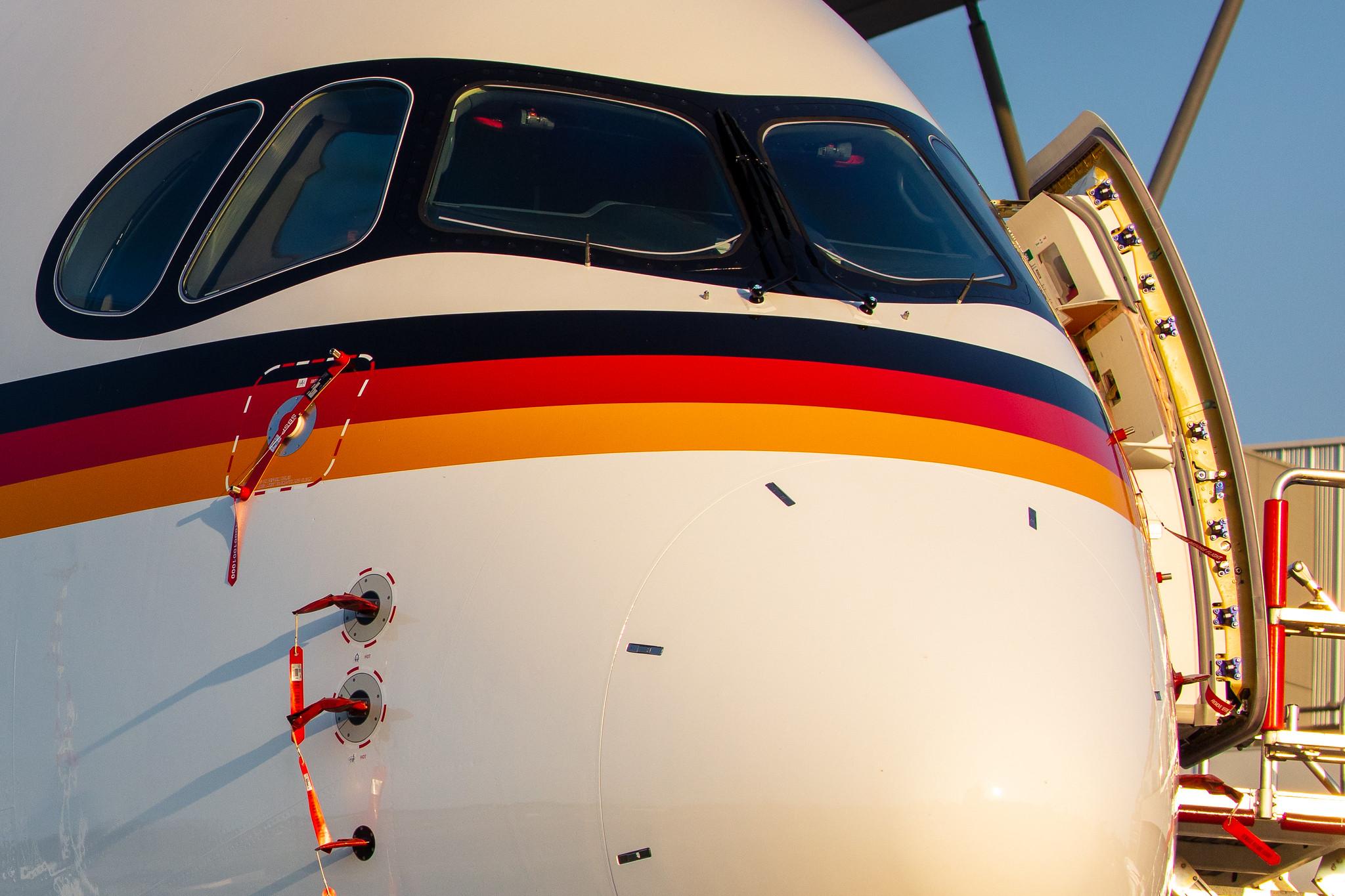 Hamburg Airport: German Air Force (/ GAF) |  Airbus A350-941 A359 | 10+03 (D-AGAF) | MSN 416