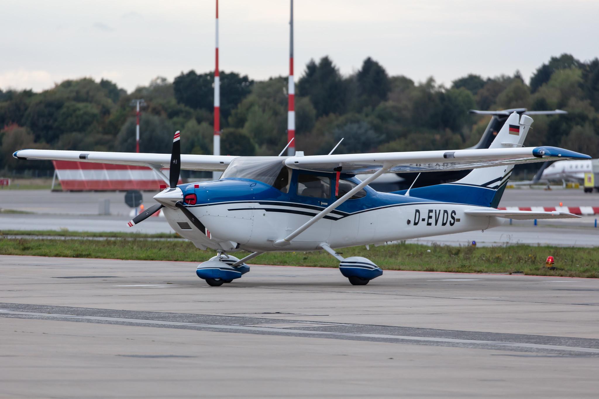 Hamburg Airport: Private owner |  Cessna 182T C182 | D-EVDS | MSN 182-83046