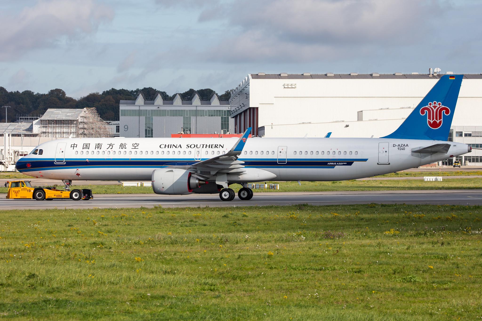 Hamburg Finkenwerder: China Southern Airlines (CZ / CSN) |  Airbus A321-253NX A21N | D-AZAA (B-30E6) | MSN 9240