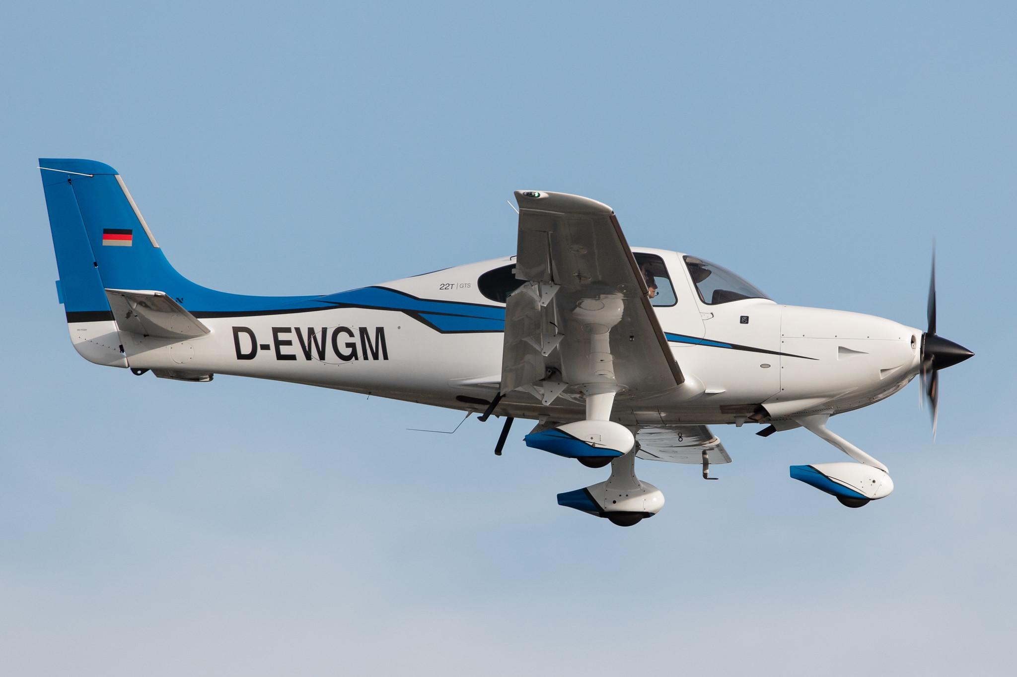 Hamburg Airport: Private owner |  Cirrus SR22T GTS Carbon S22T | D-EWGM | MSN 797