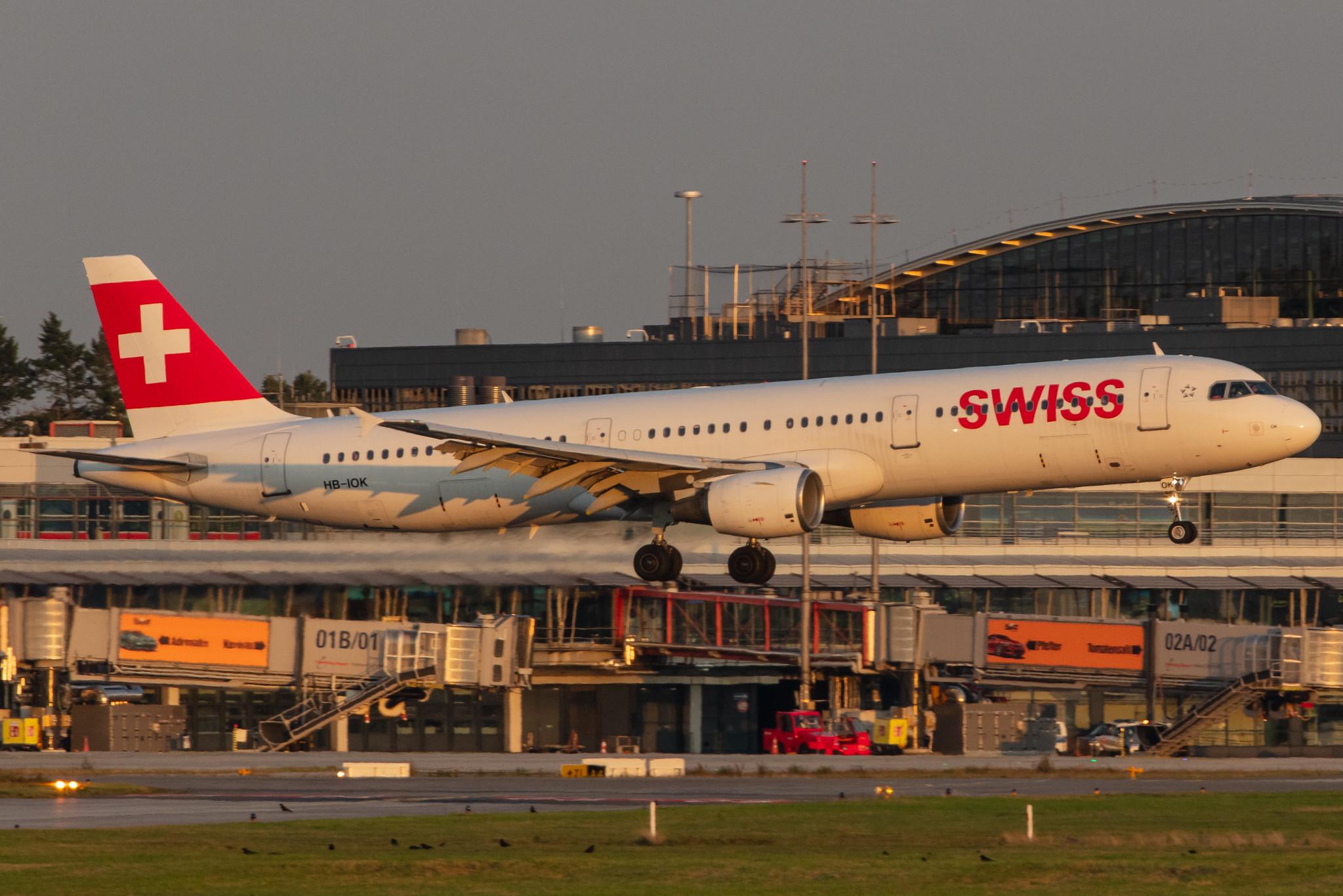Hamburg Airport: Swiss (LX / SWR) |  Airbus A321-111 A321 | HB-IOK | MSN 0987