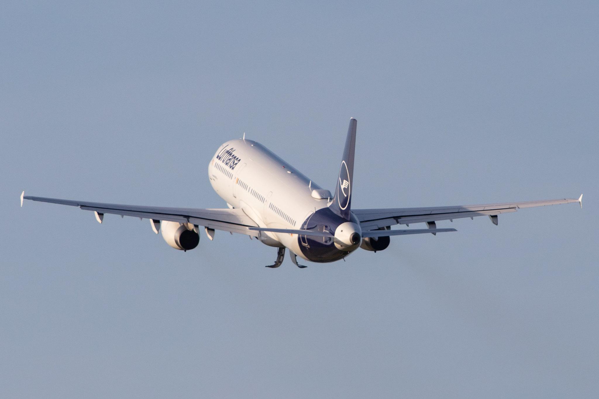 Hamburg Airport: Lufthansa (LH / DLH) |  Airbus A321-231 A321 | D-AIDC | MSN 4560
