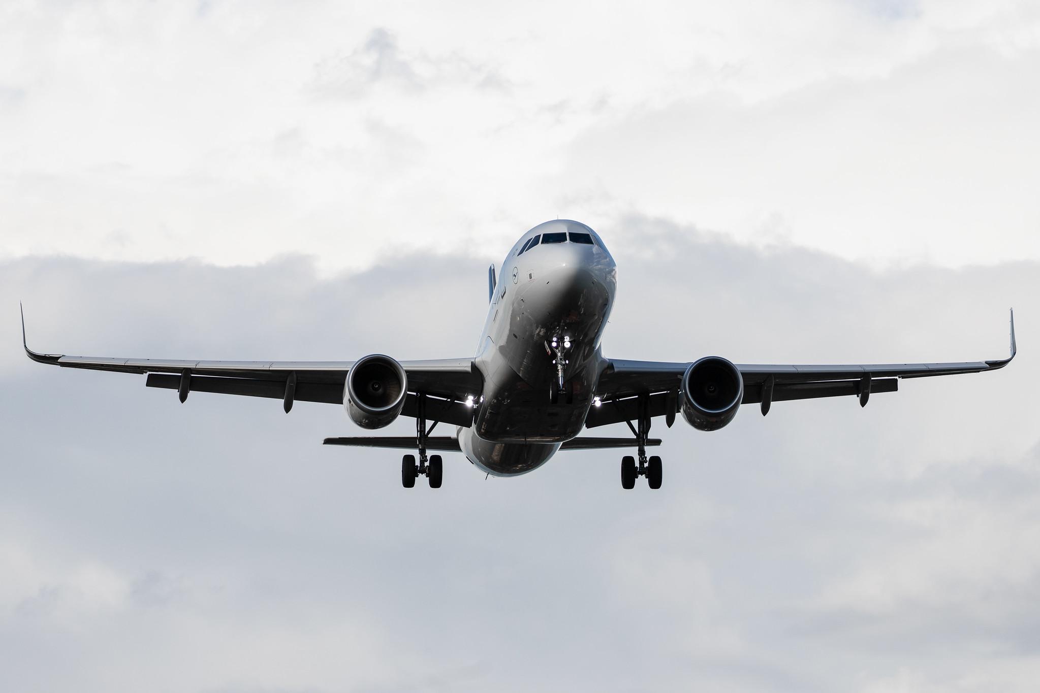 Hamburg Airport: Lufthansa (LH / DLH) |  Airbus A320-214 A320 | D-AIWC | MSN 8667