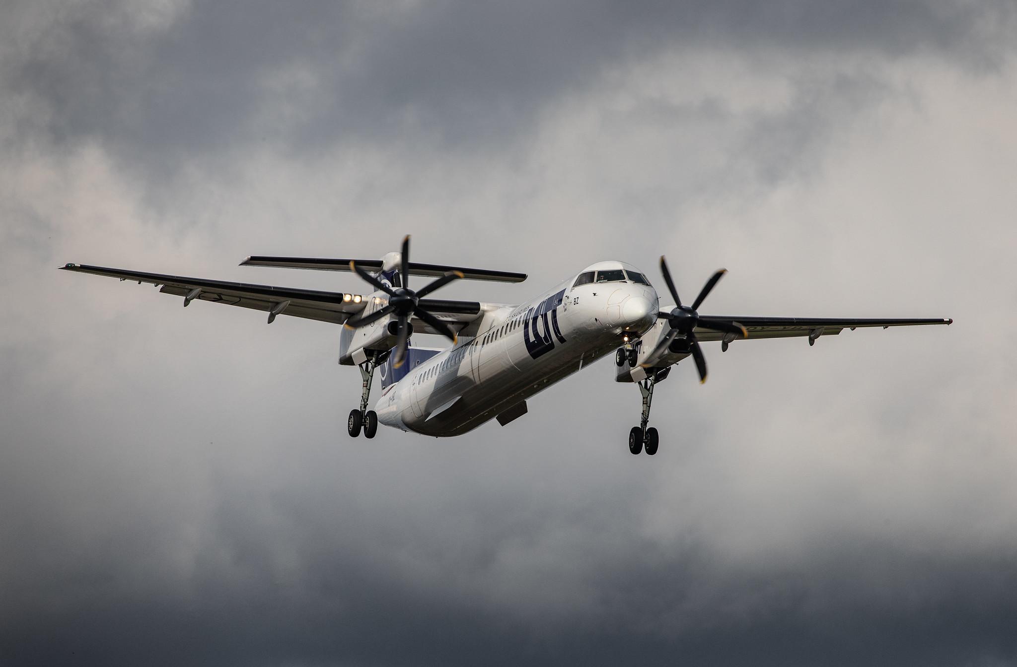 Hamburg Airport: LOT (LO / LOT) |  De Havilland Canada Dash 8-400 DH8D | OY-YBZ | MSN 4148