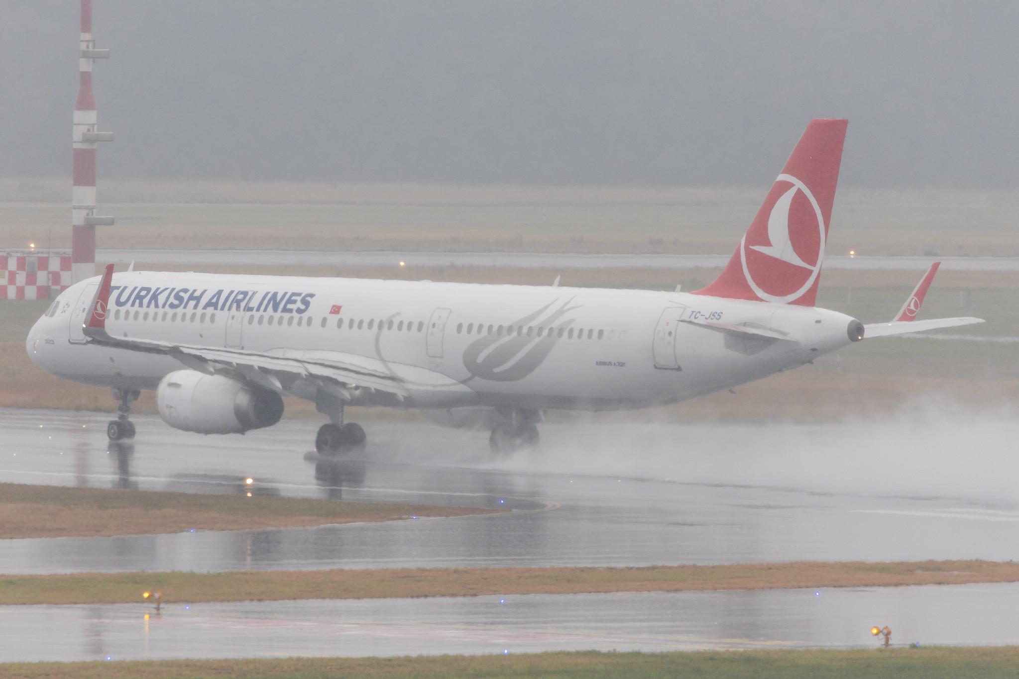 Hamburg Airport: Turkish Airlines (TK / THY) |  Airbus A321-231 A321 | TC-JSS | MSN 6657