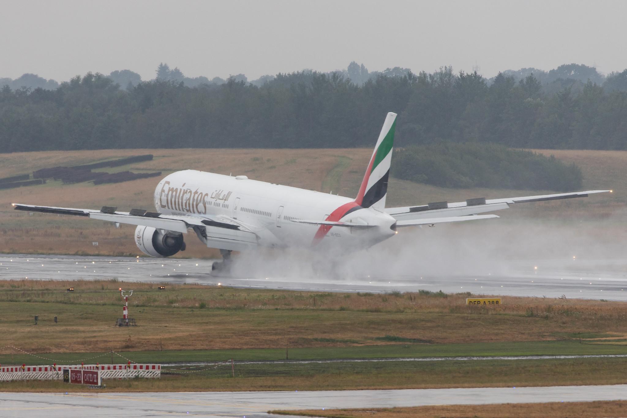 Hamburg Airport: Emirates (EK / UAE) |  Boeing 777-31H(ER) B77W | A6-ECG | MSN 35579