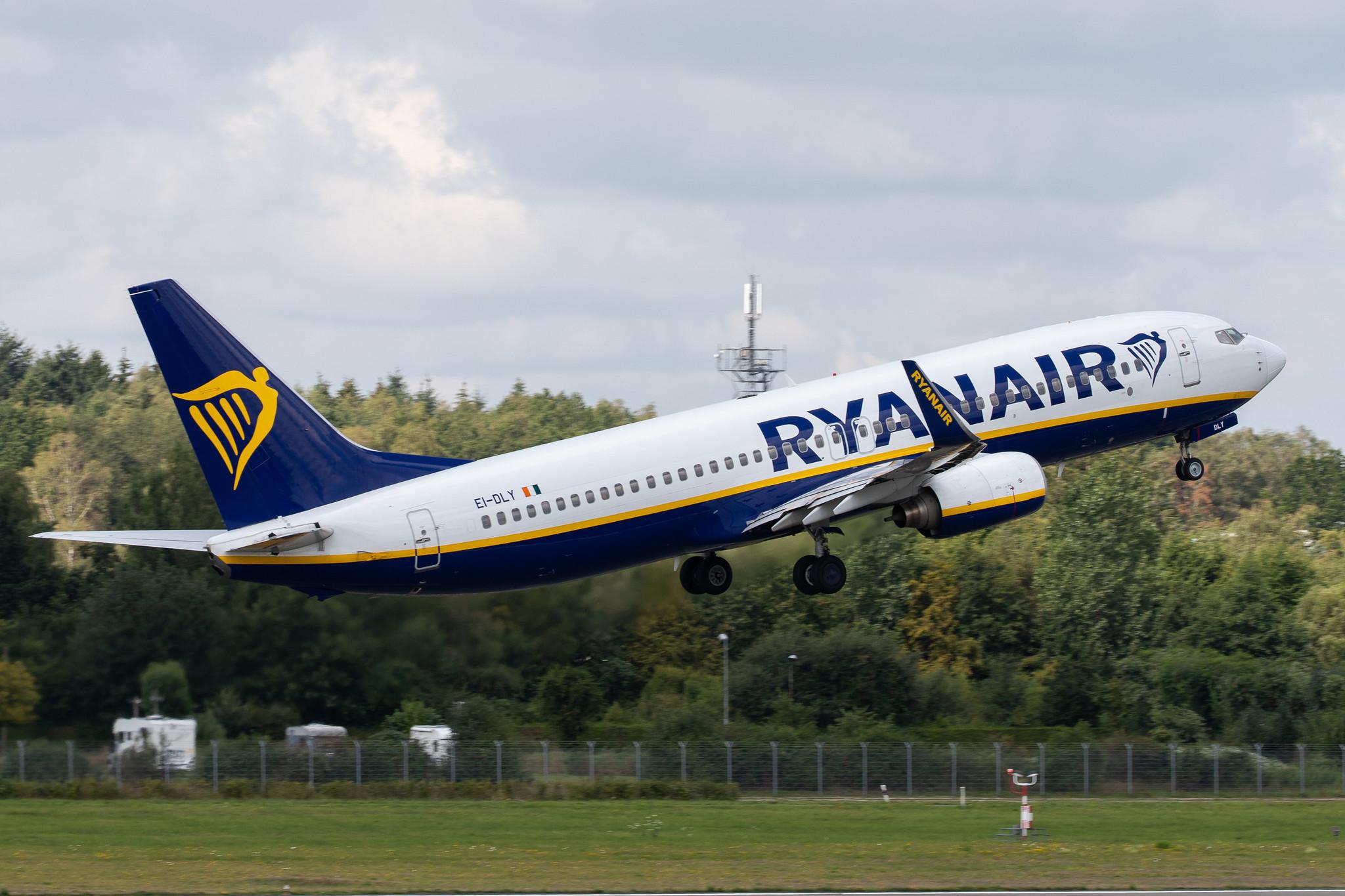 Hamburg Airport: Ryanair (FR / RYR) |  Boeing 737-8AS B738 | EI-DLY | MSN 33601
