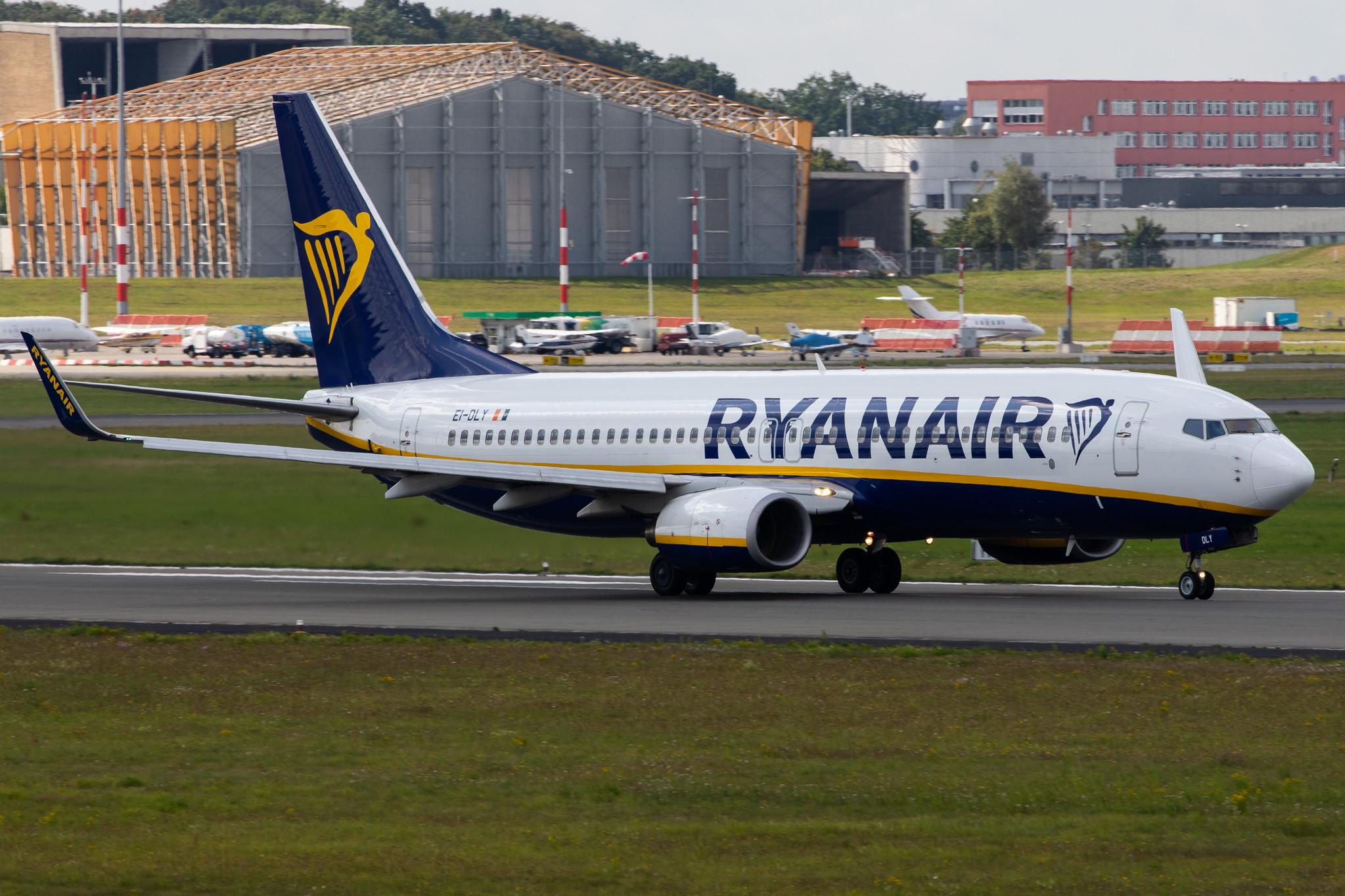 Hamburg Airport: Ryanair (FR / RYR) |  Boeing 737-8AS B738 | EI-DLY | MSN 33601