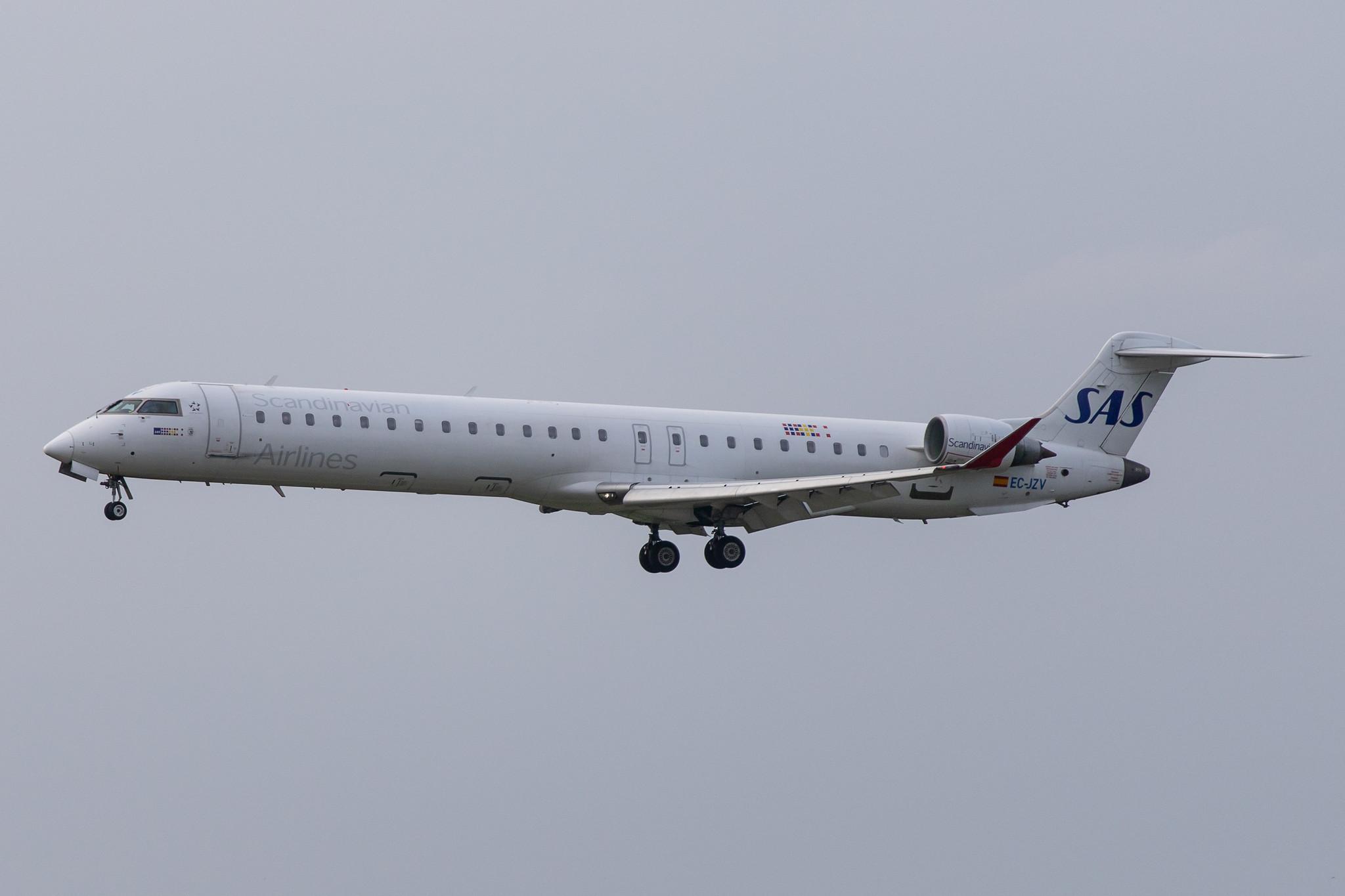 Hamburg Airport: SAS (SK / SAS) | Operator: Air Nostrum |  Mitsubishi CRJ-900ER CRJ9 | EC-JZV | MSN 15117