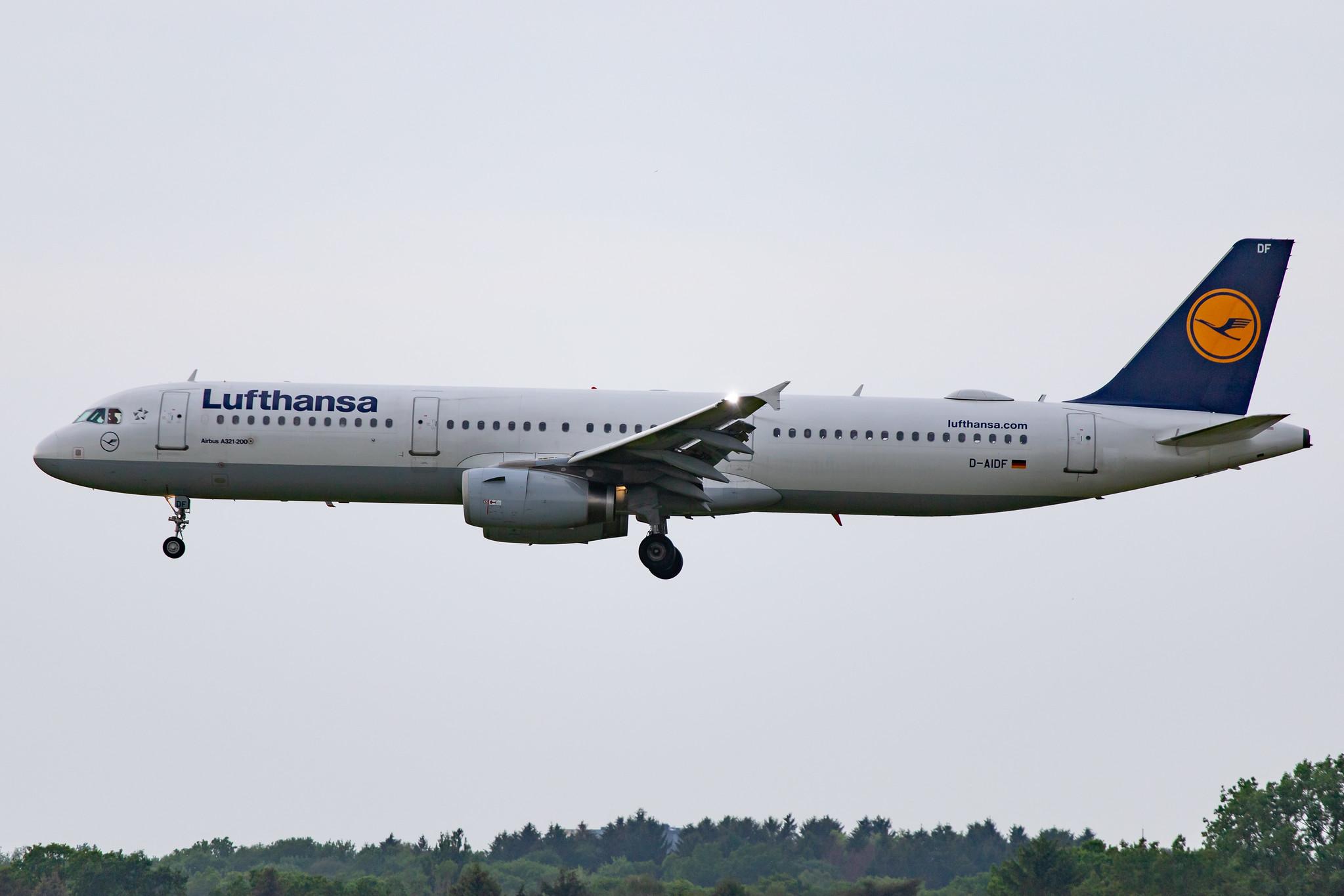 Hamburg Airport: Lufthansa (LH / DLH) |  Airbus A321-231 A321 | D-AIDF | MSN 4626