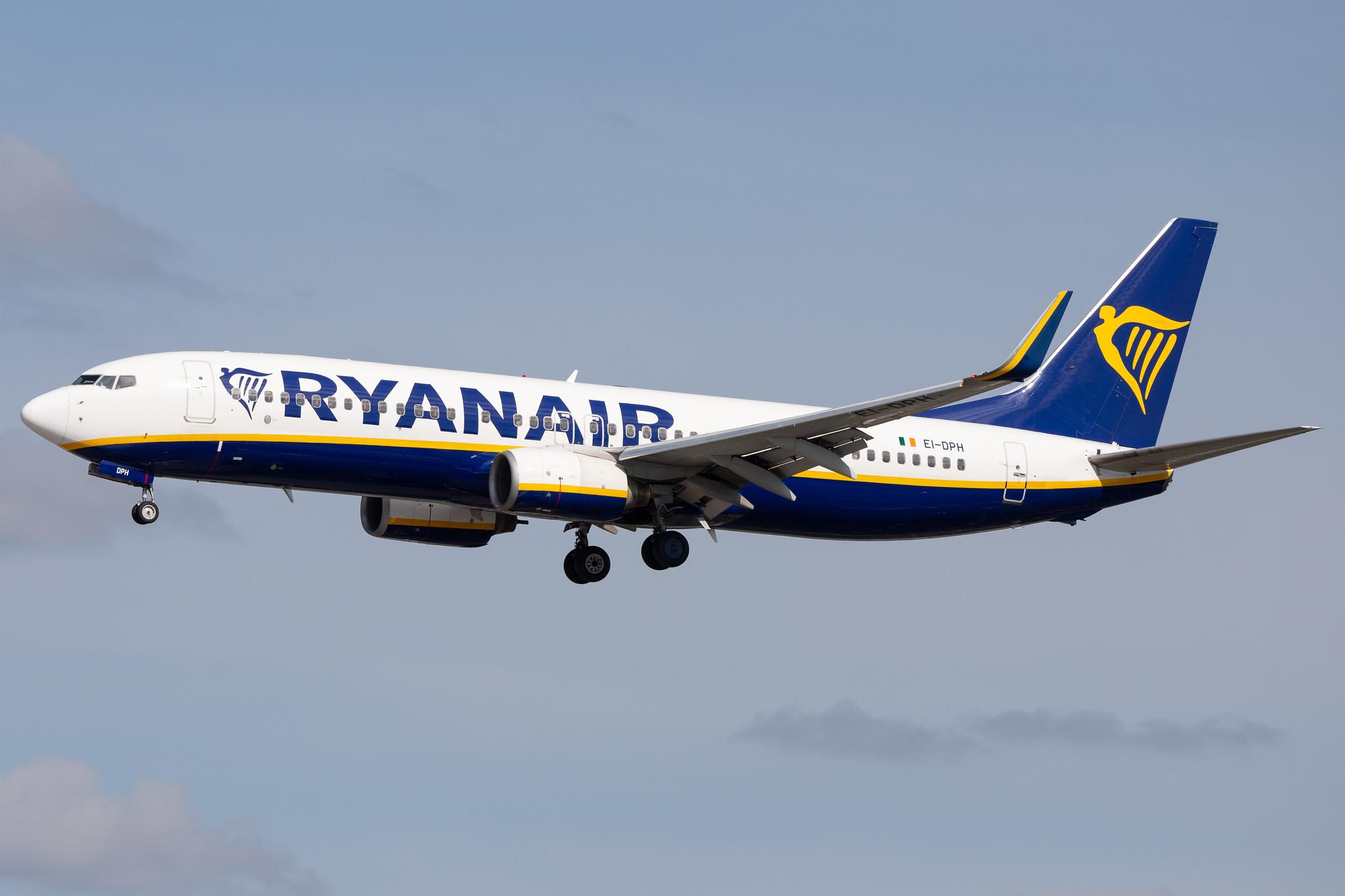Hamburg Airport: Ryanair (FR / RYR) |  Boeing 737-8AS B738 | EI-DPH | MSN 33624