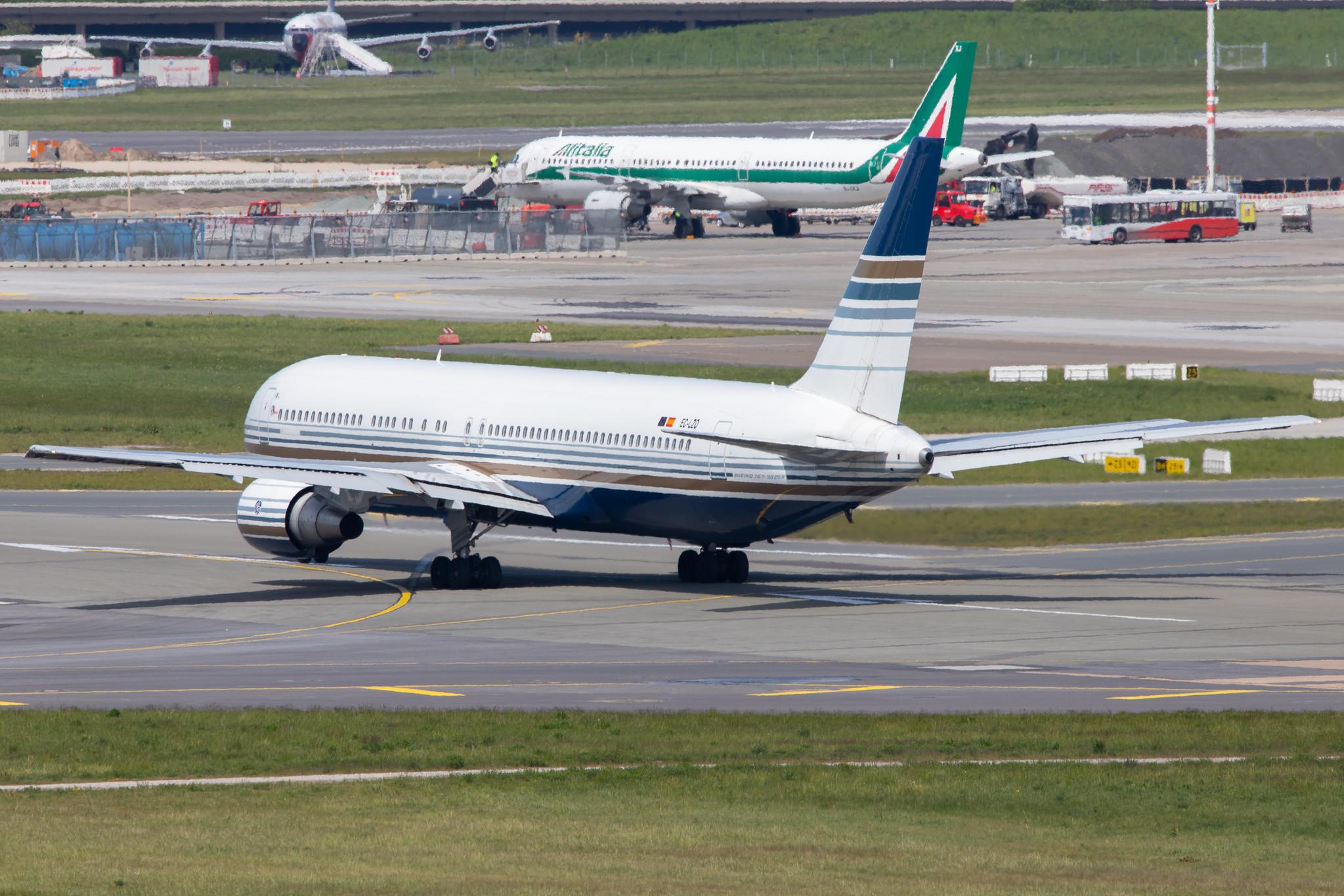 Hamburg Airport: Privilege Style (P6 / PVG) |  Boeing 767-35D(ER) B763 | EC-LZO | MSN 27902