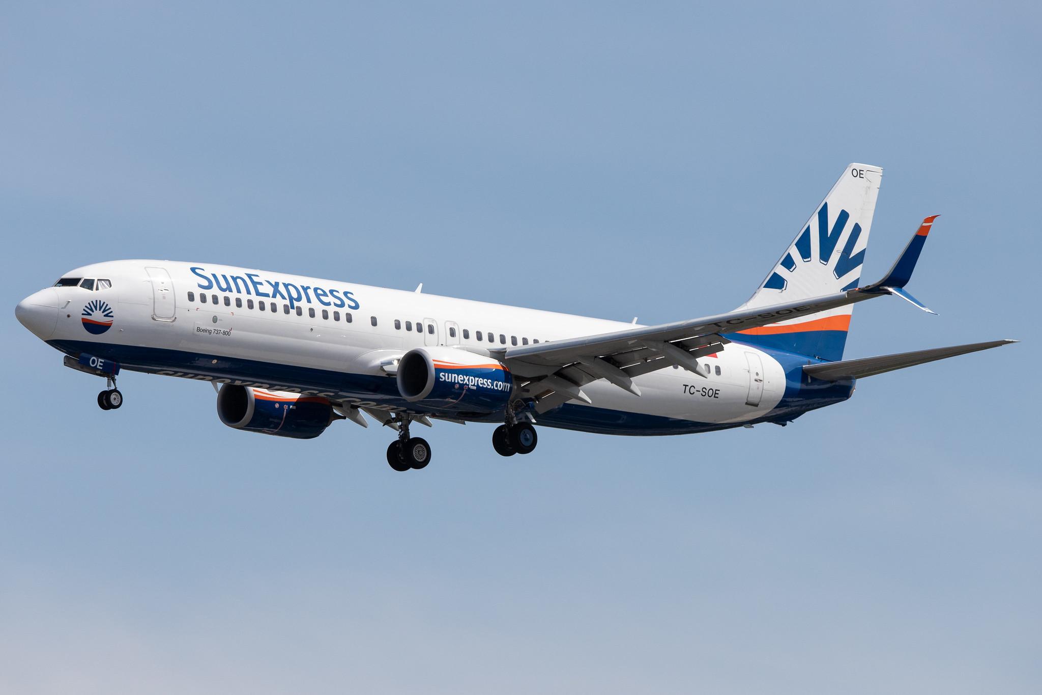 Hamburg Airport: SunExpress (XQ / SXS) |  Boeing 737-8HC B738 | TC-SOE | MSN 61177