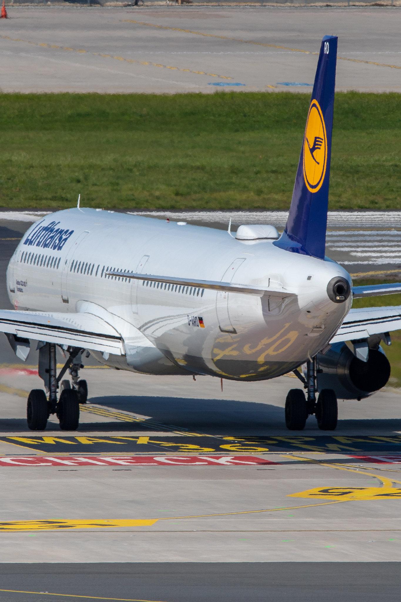 Hamburg Airport: Lufthansa (LH / DLH) |  Airbus A321-131 A321 | D-AIRO | MSN 0563