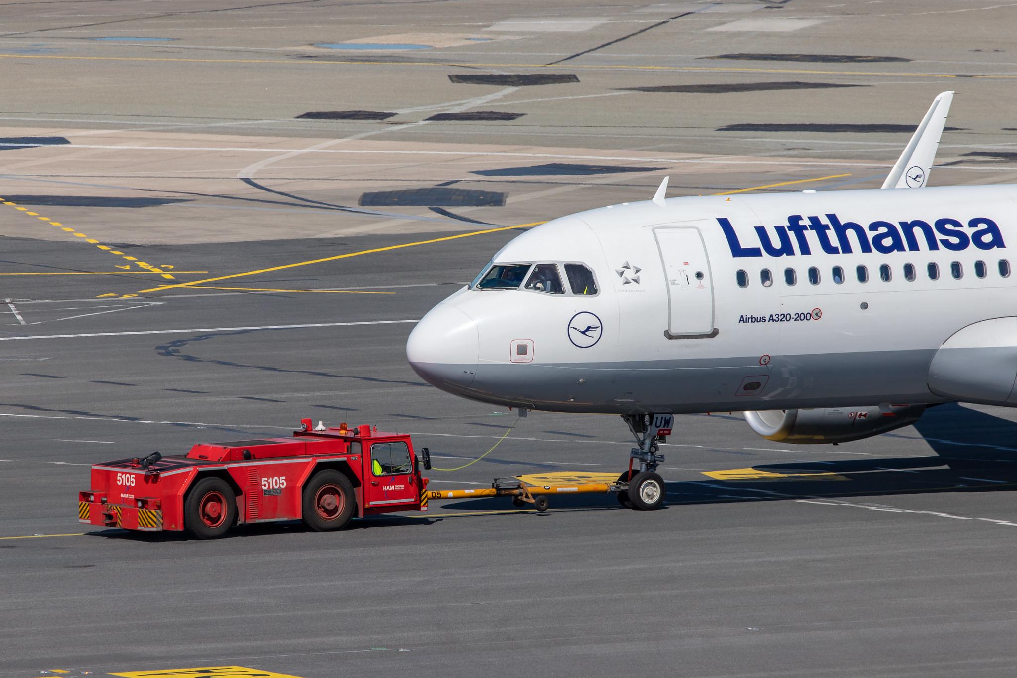 Hamburg Airport: Lufthansa (LH / DLH) |  Airbus A320-214 A320 | D-AIUW | MSN 7251