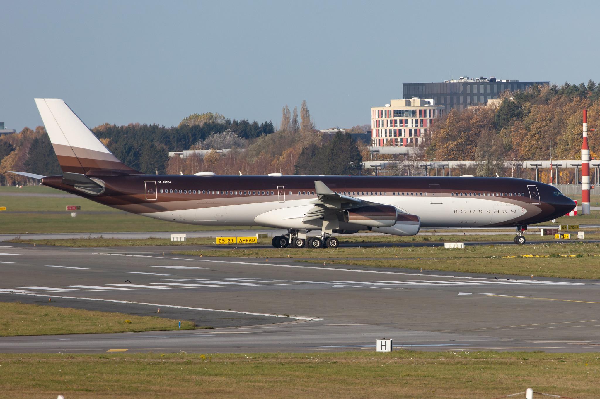 Hamburg Airport: Klaret Aviation |  Airbus A340-313 A343 | M-IABU | MSN 0955