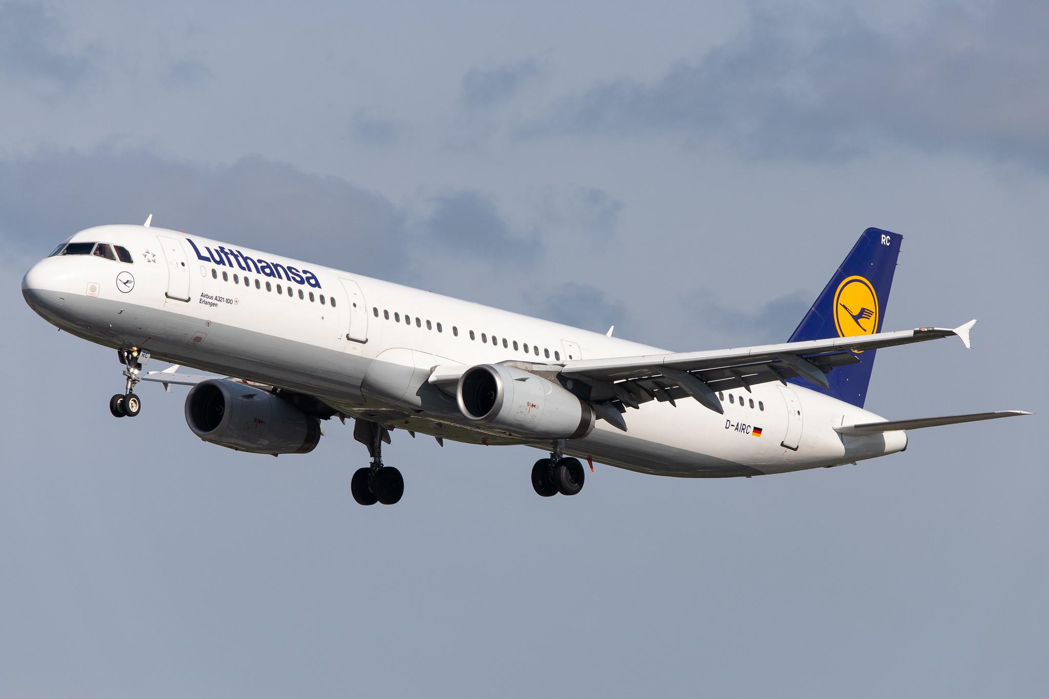 Hamburg Airport: Lufthansa (LH / DLH) |  Airbus A321-131 A321 | D-AIRC | MSN 0473