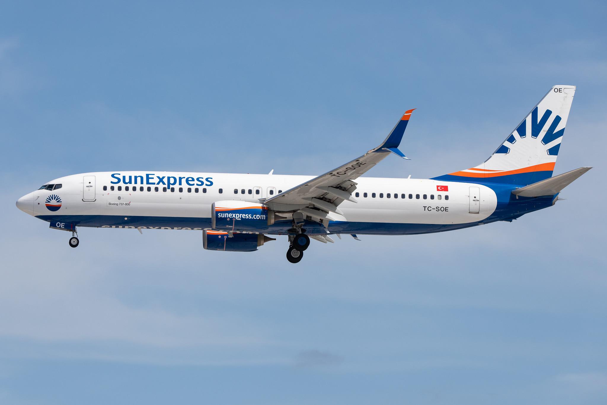 Hamburg Airport: SunExpress (XQ / SXS) |  Boeing 737-8HC B738 | TC-SOE | MSN 61177
