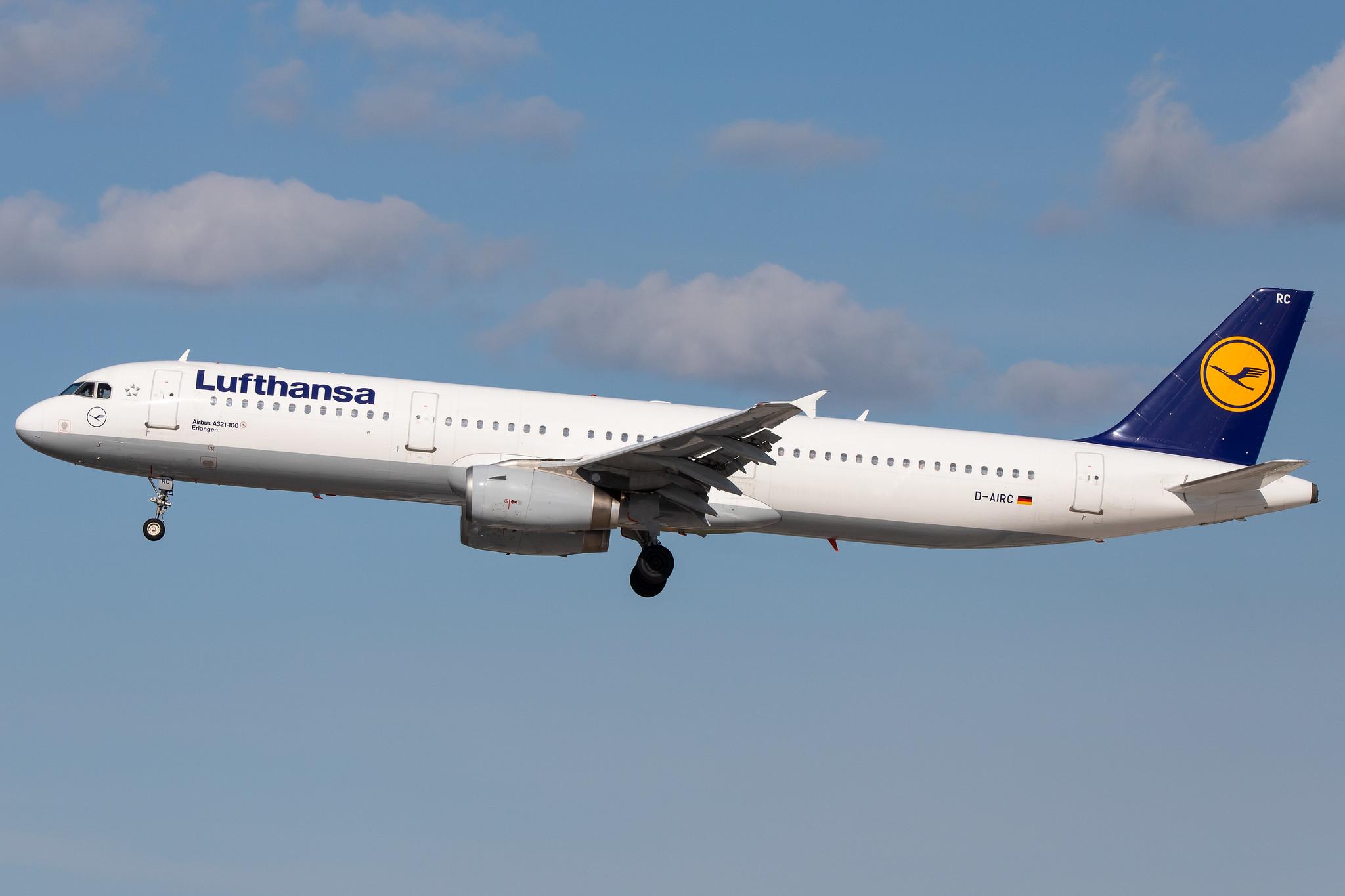Hamburg Airport: Lufthansa (LH / DLH) |  Airbus A321-131 A321 | D-AIRC | MSN 0473