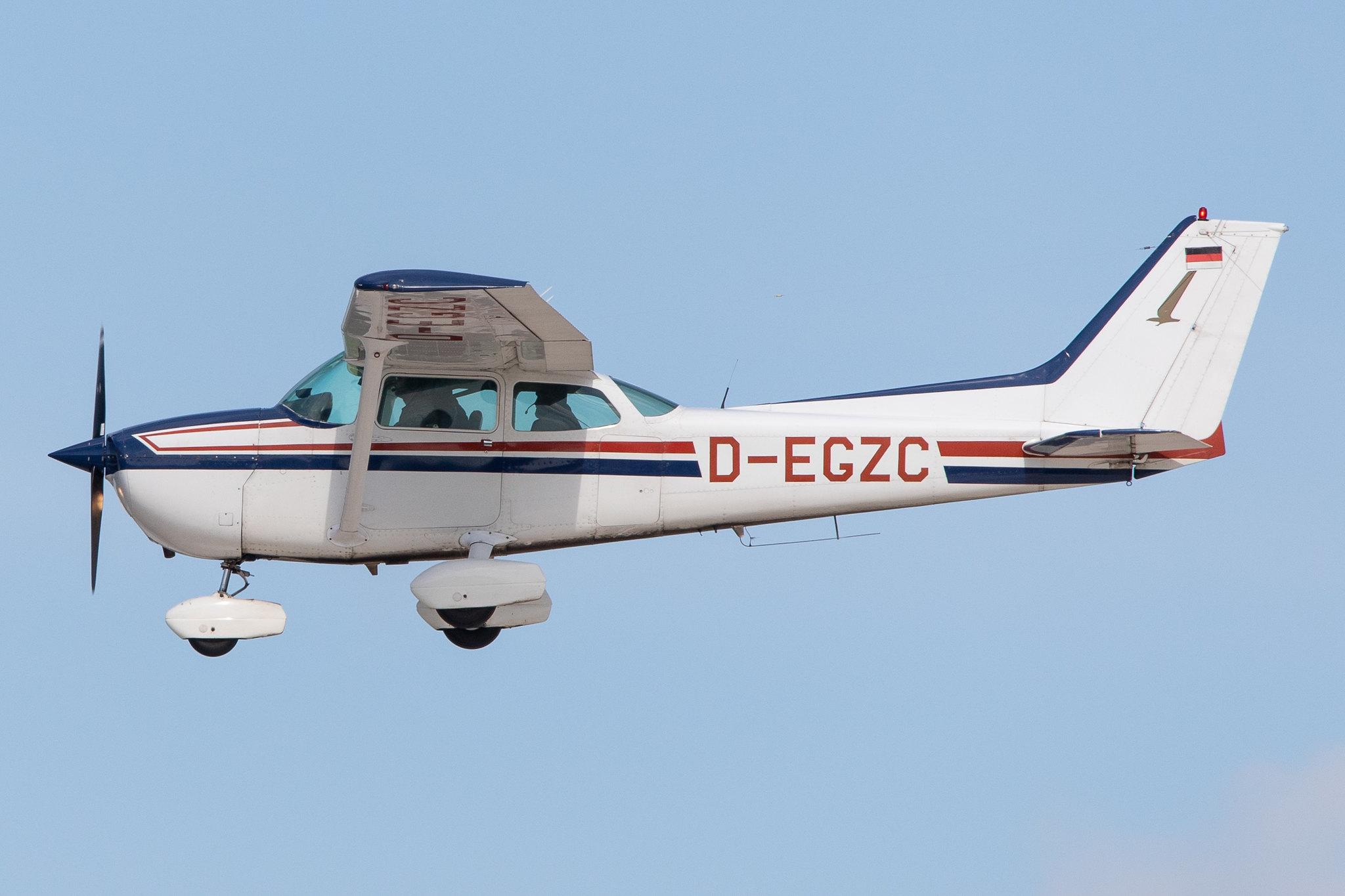 Hamburg Airport: Private owner |  Cessna 172P C172 | D-EGZC | MSN 17274803