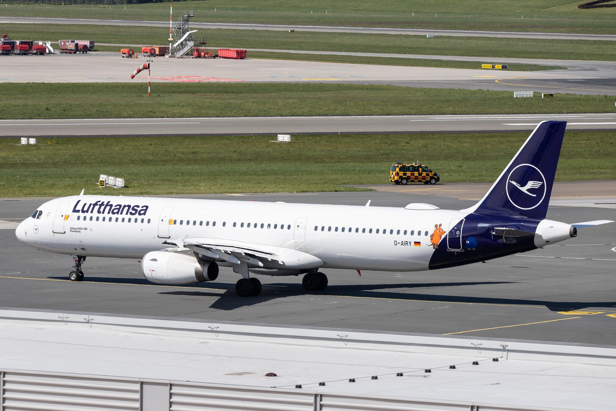 Hamburg Airport: Lufthansa (LH / DLH) | Livery: Die Maus Sticker | Airbus A321-131 A321 | D-AIRY | MSN 0901