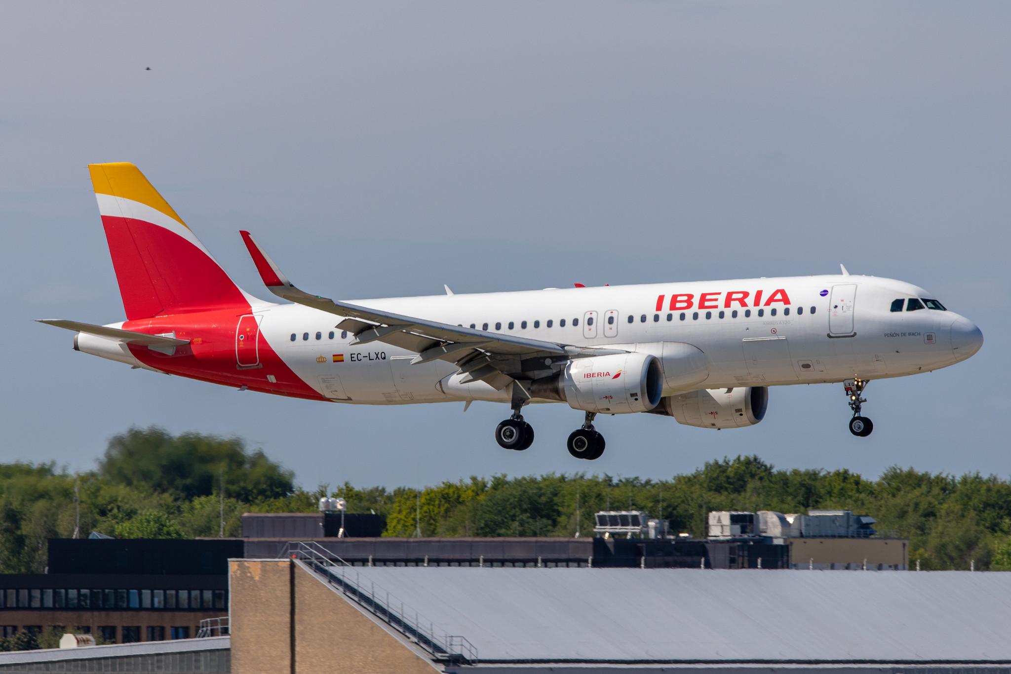 Hamburg Airport: Iberia (IB / IBE) |  Airbus A320-216 A320 | EC-LXQ | MSN 5692
